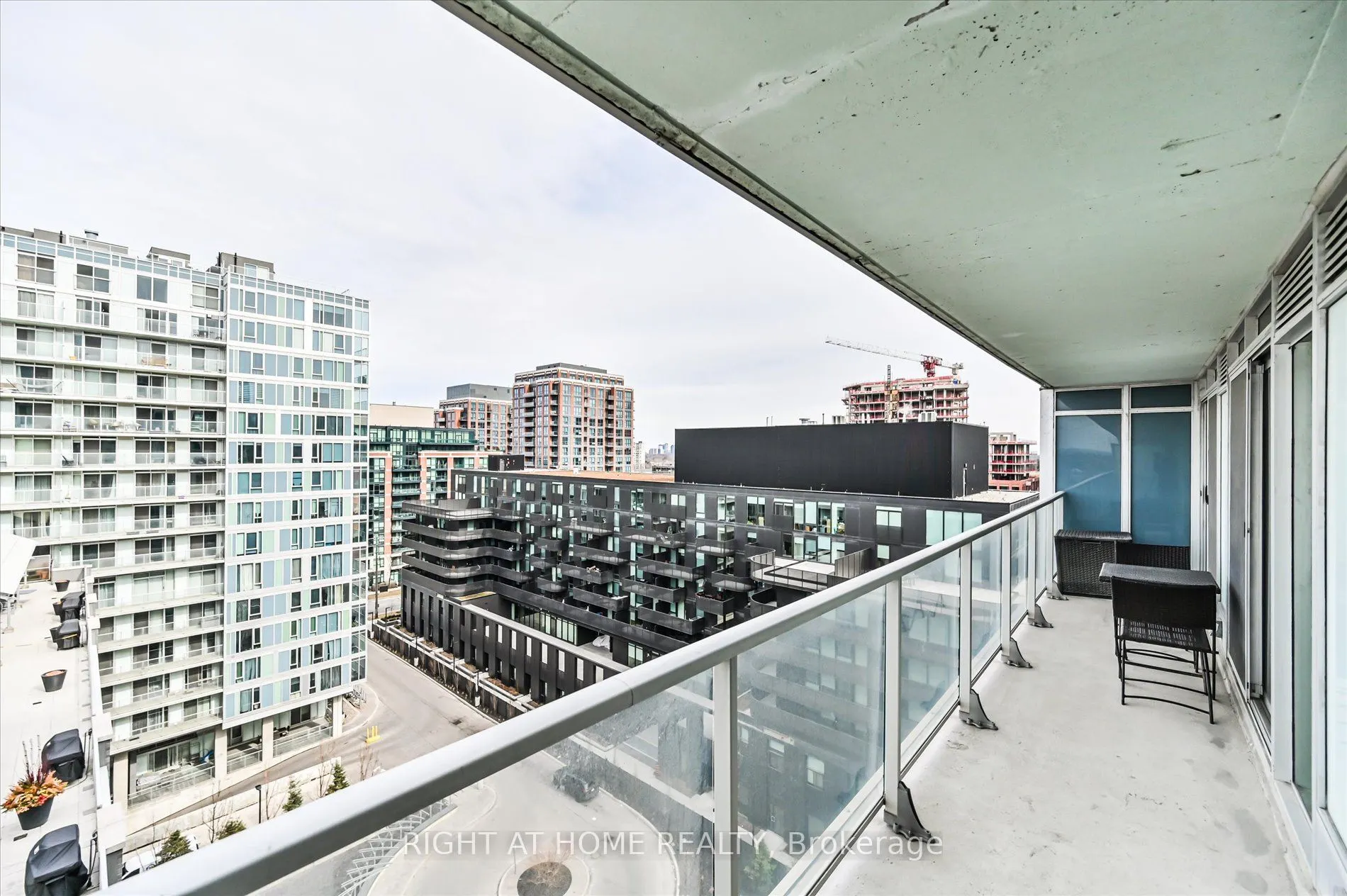 565 Wilson Avenue, #W1001