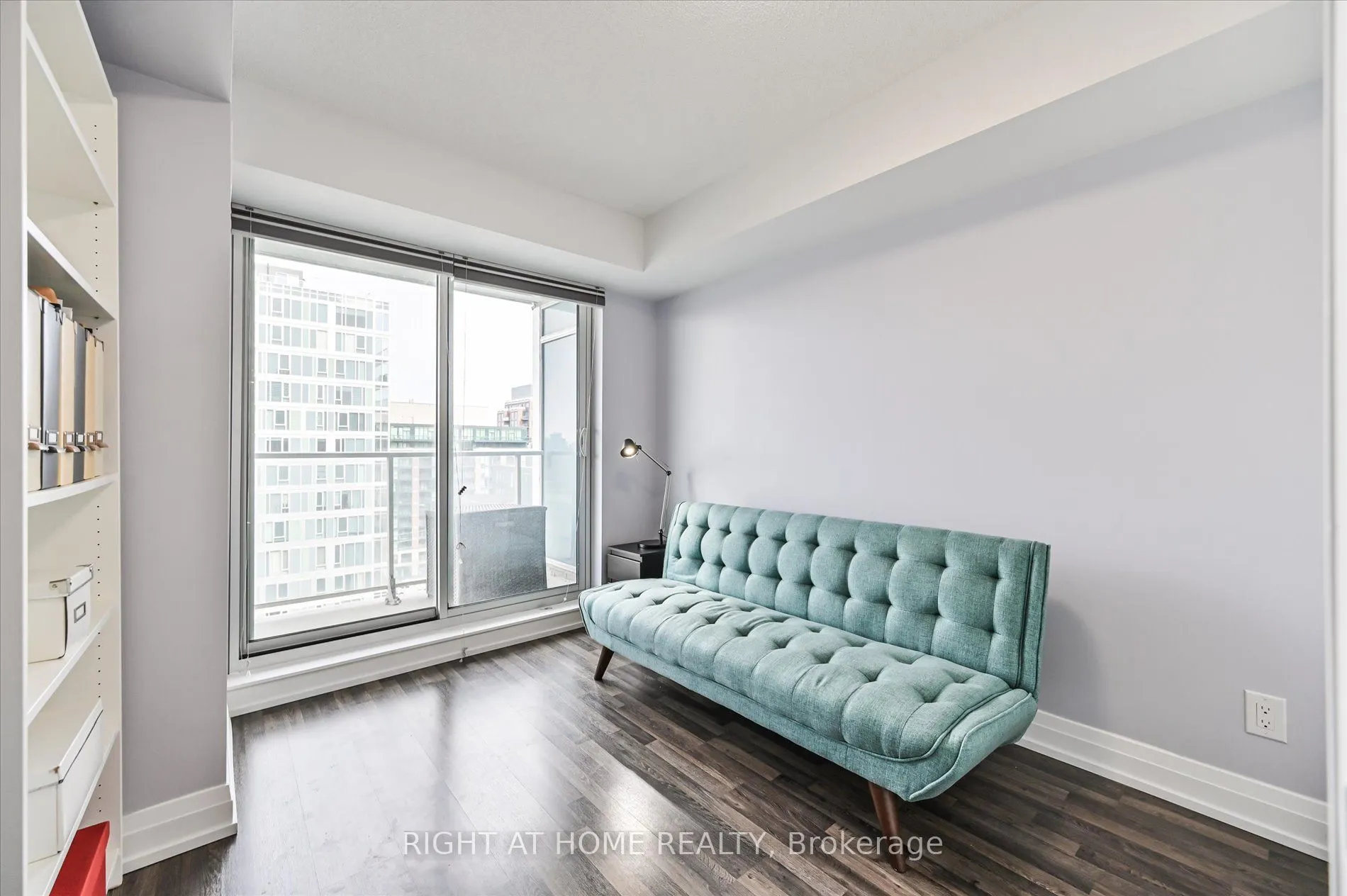 565 Wilson Avenue, #W1001