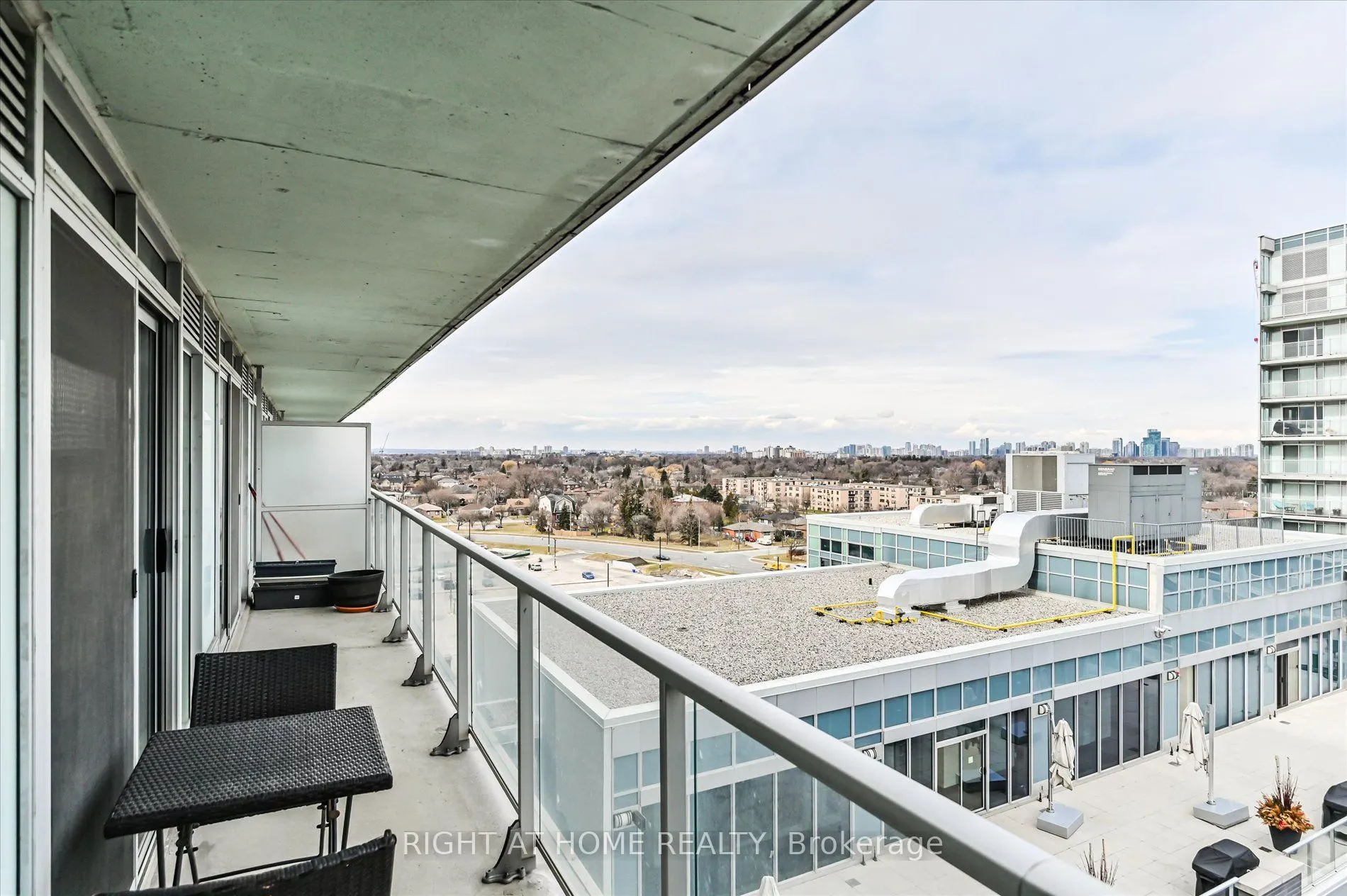 565 Wilson Avenue, #W1001