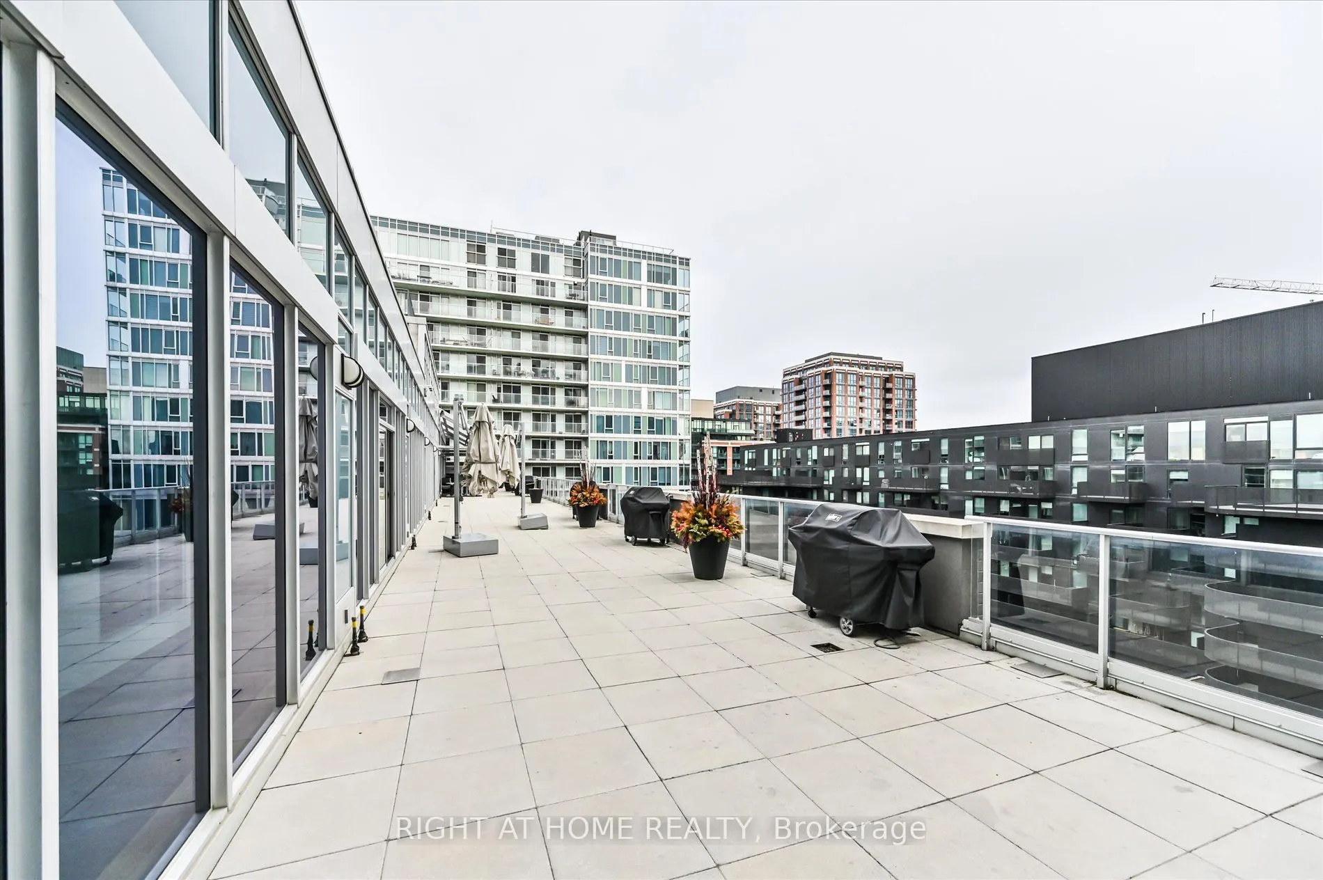 565 Wilson Avenue, #W1001