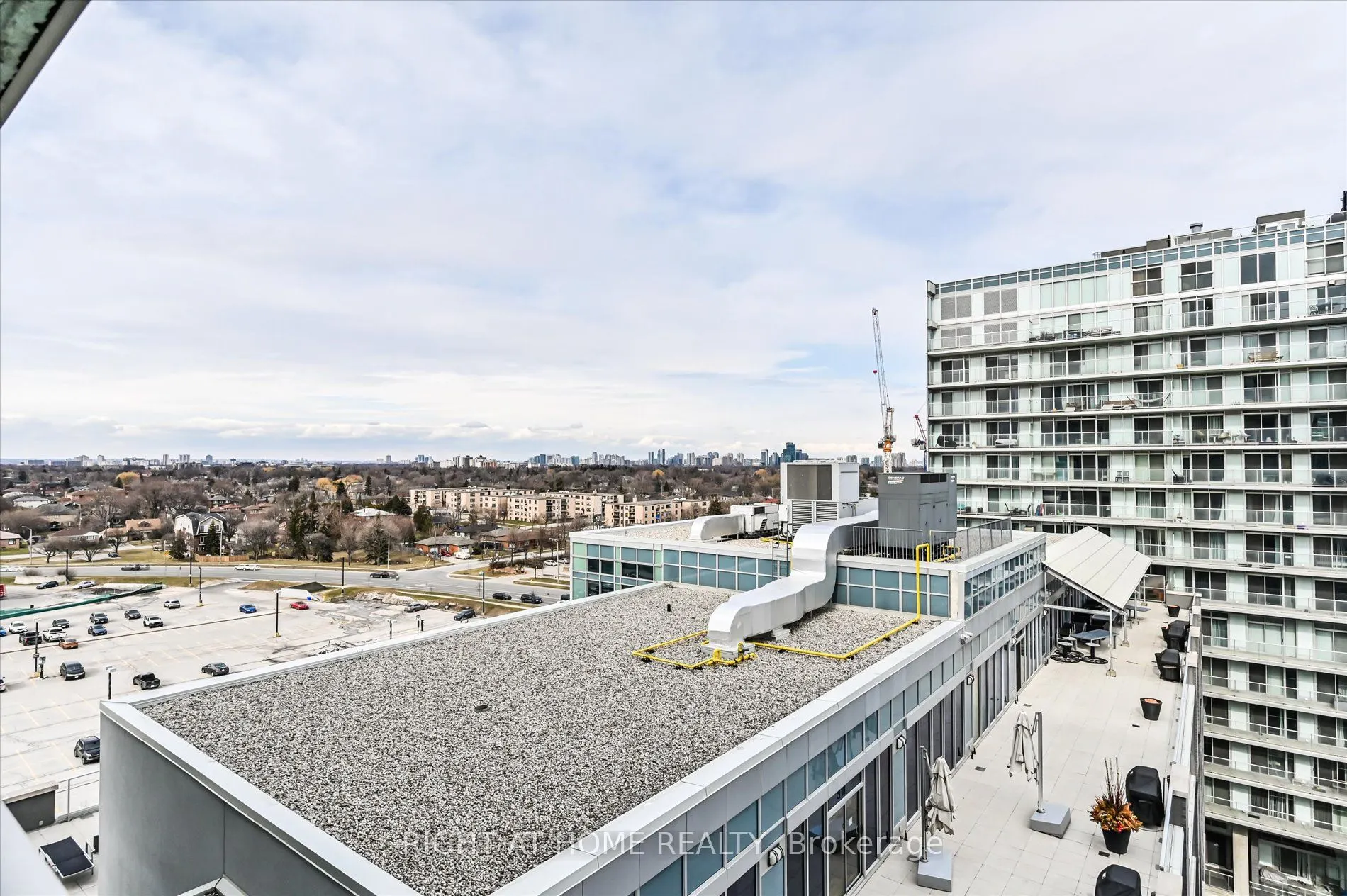 565 Wilson Avenue, #W1001