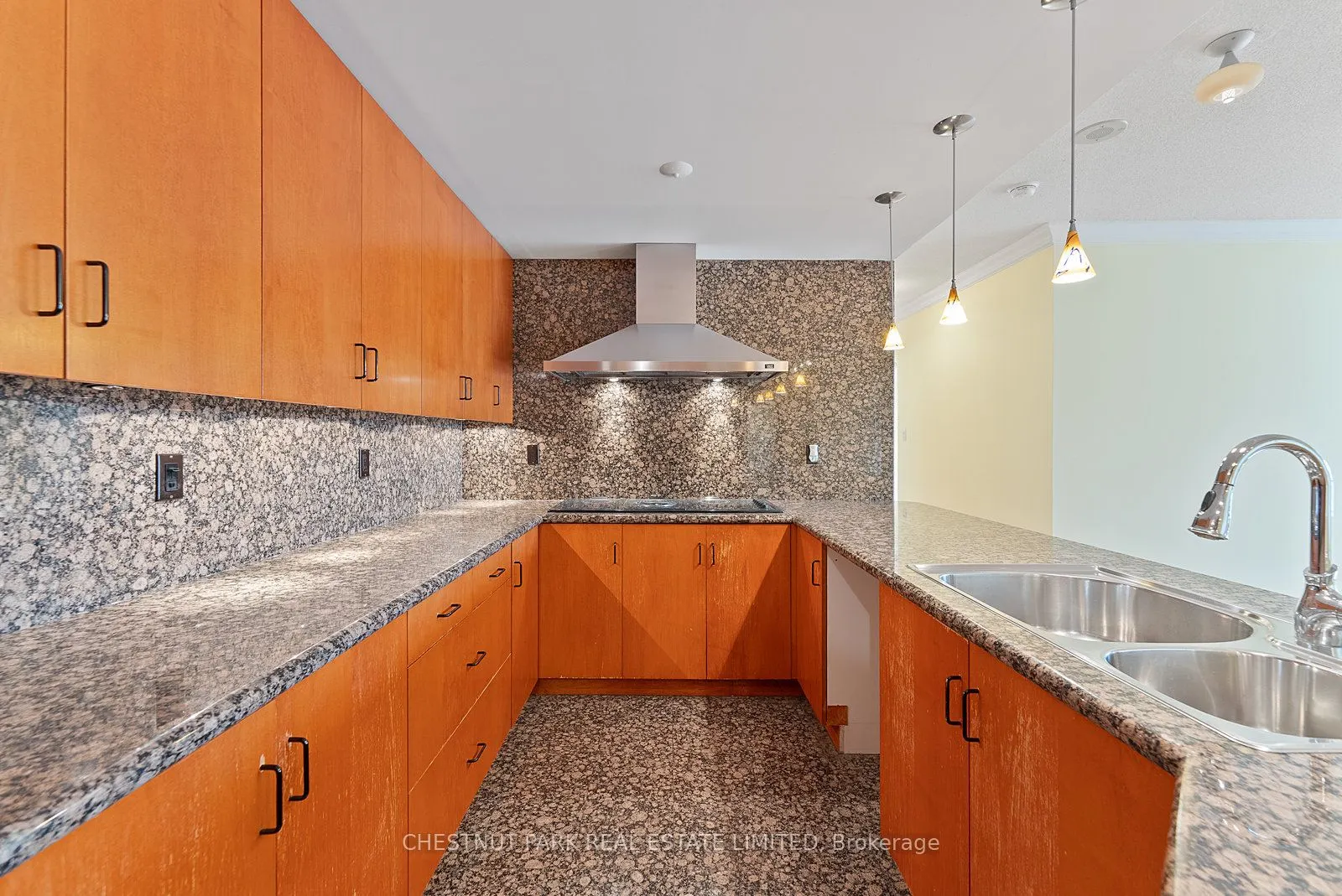 889 Bay Street, #1610