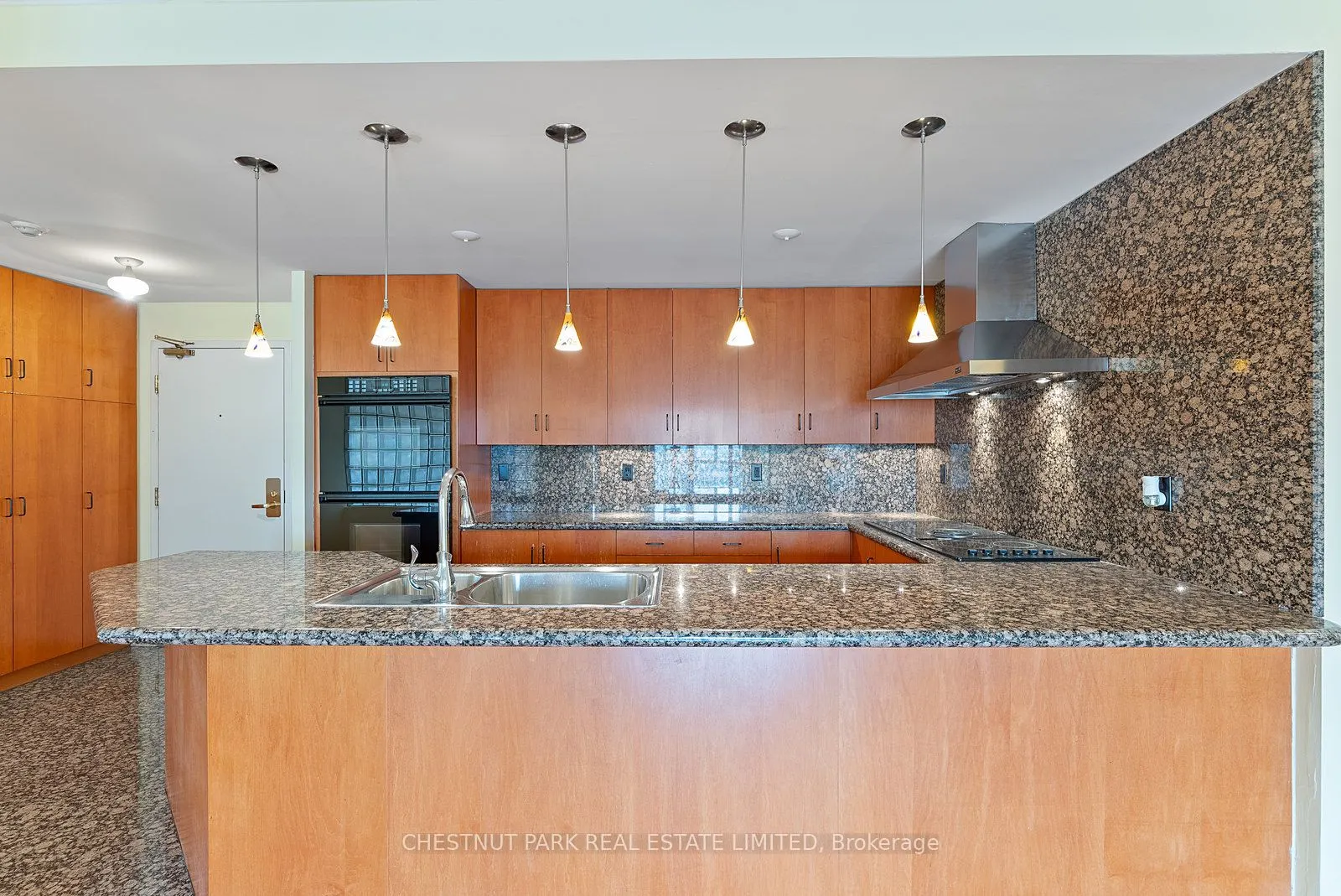889 Bay Street, #1610