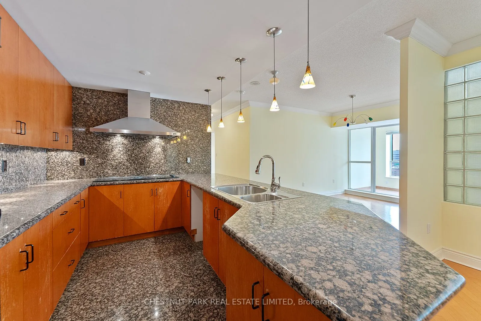 889 Bay Street, #1610