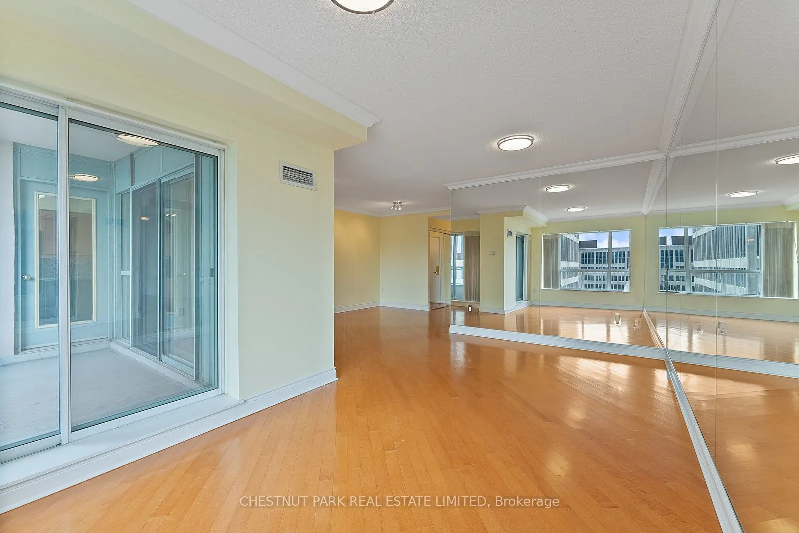 889 Bay Street, #1610