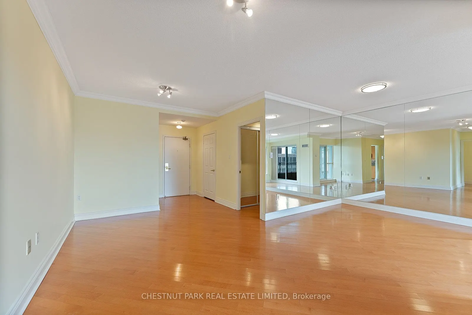 889 Bay Street, #1610