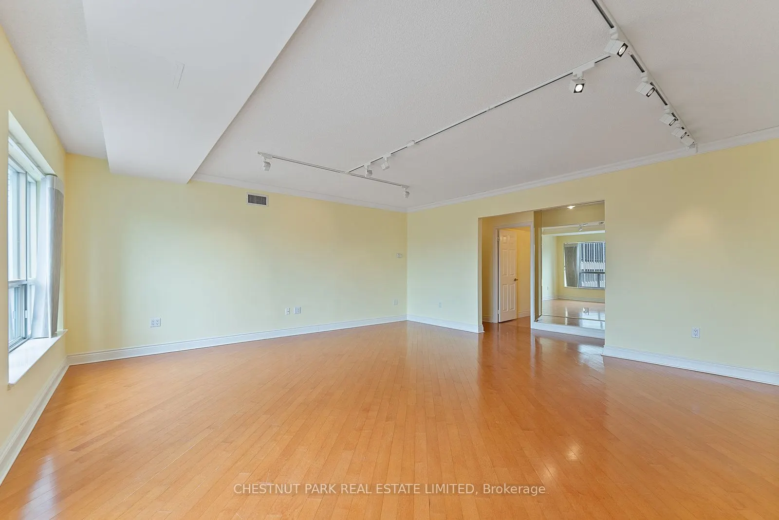 889 Bay Street, #1610