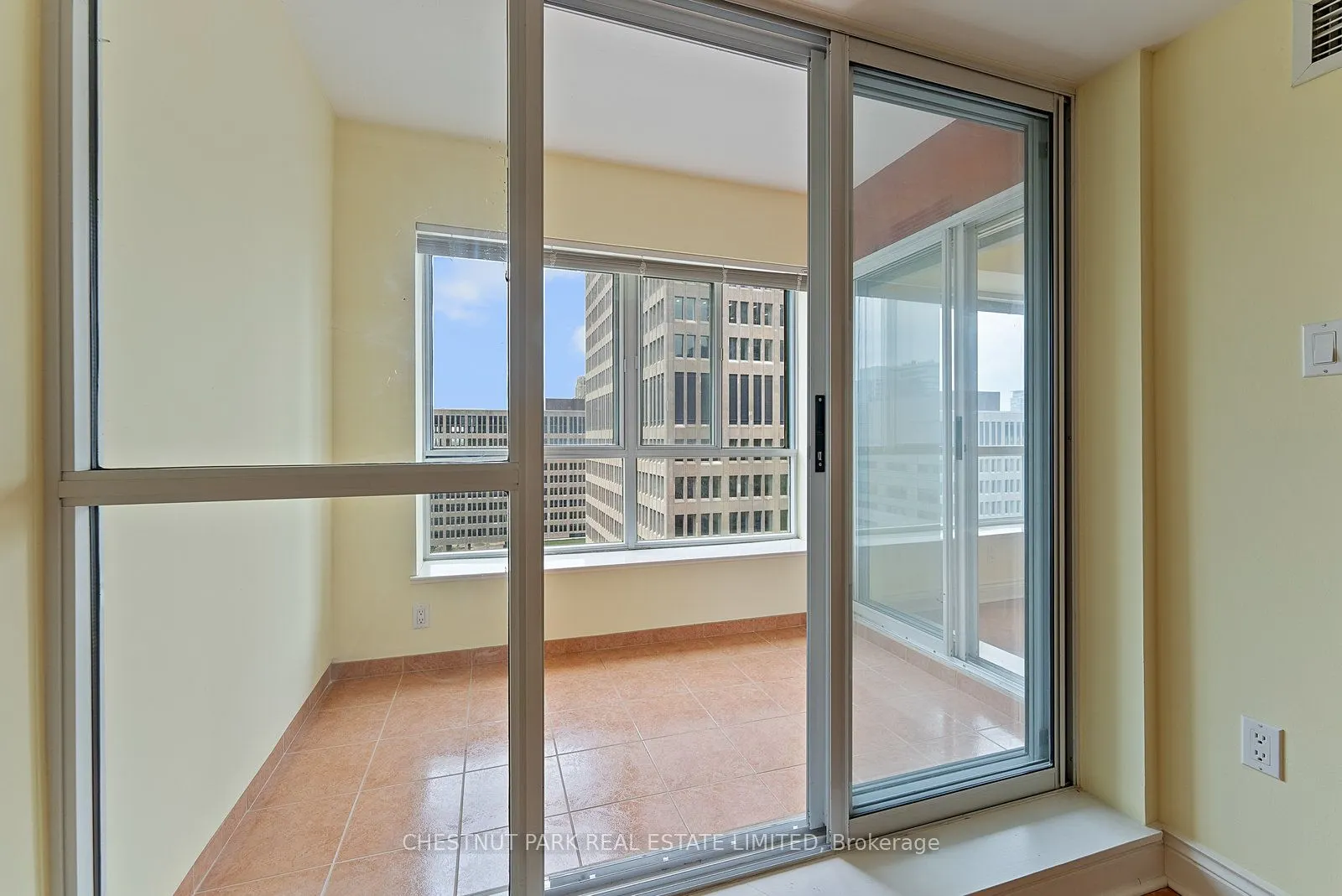 889 Bay Street, #1610