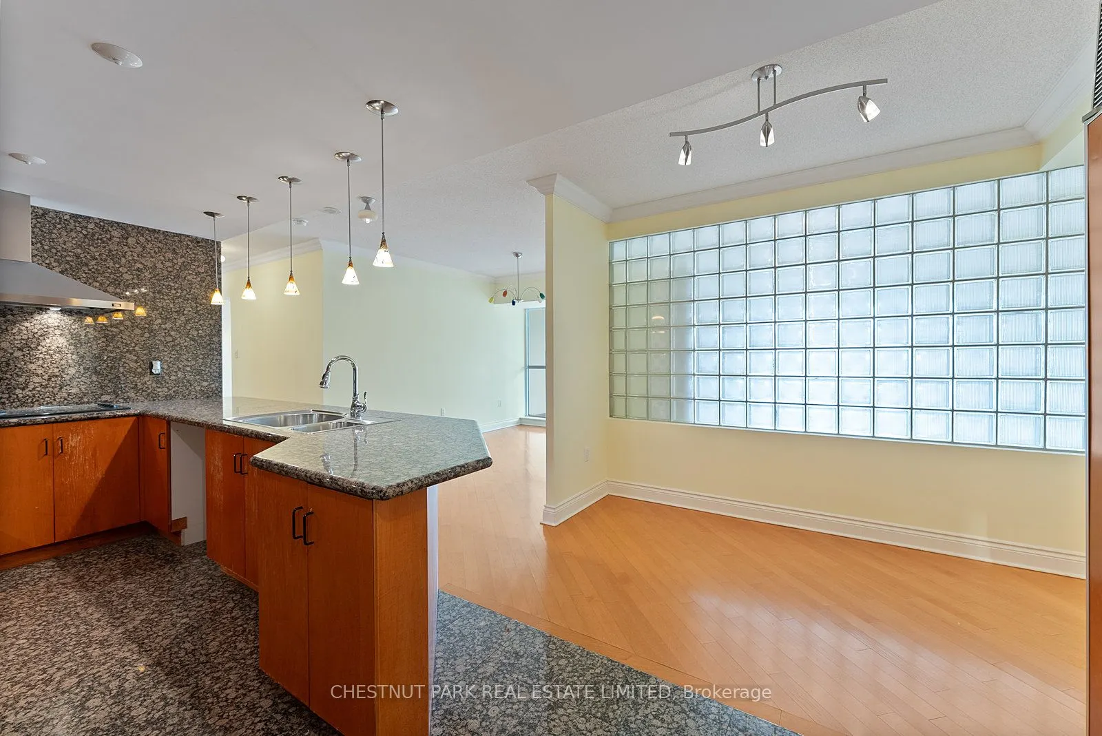 889 Bay Street, #1610