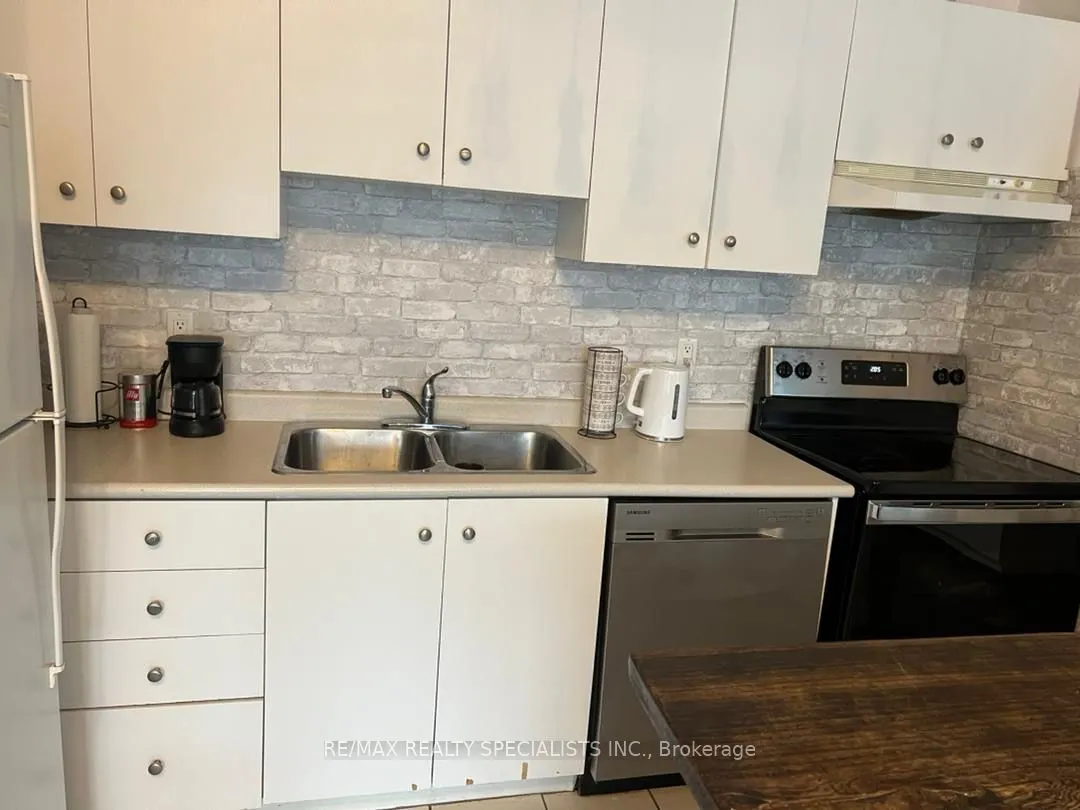 700 King Street W, #519
