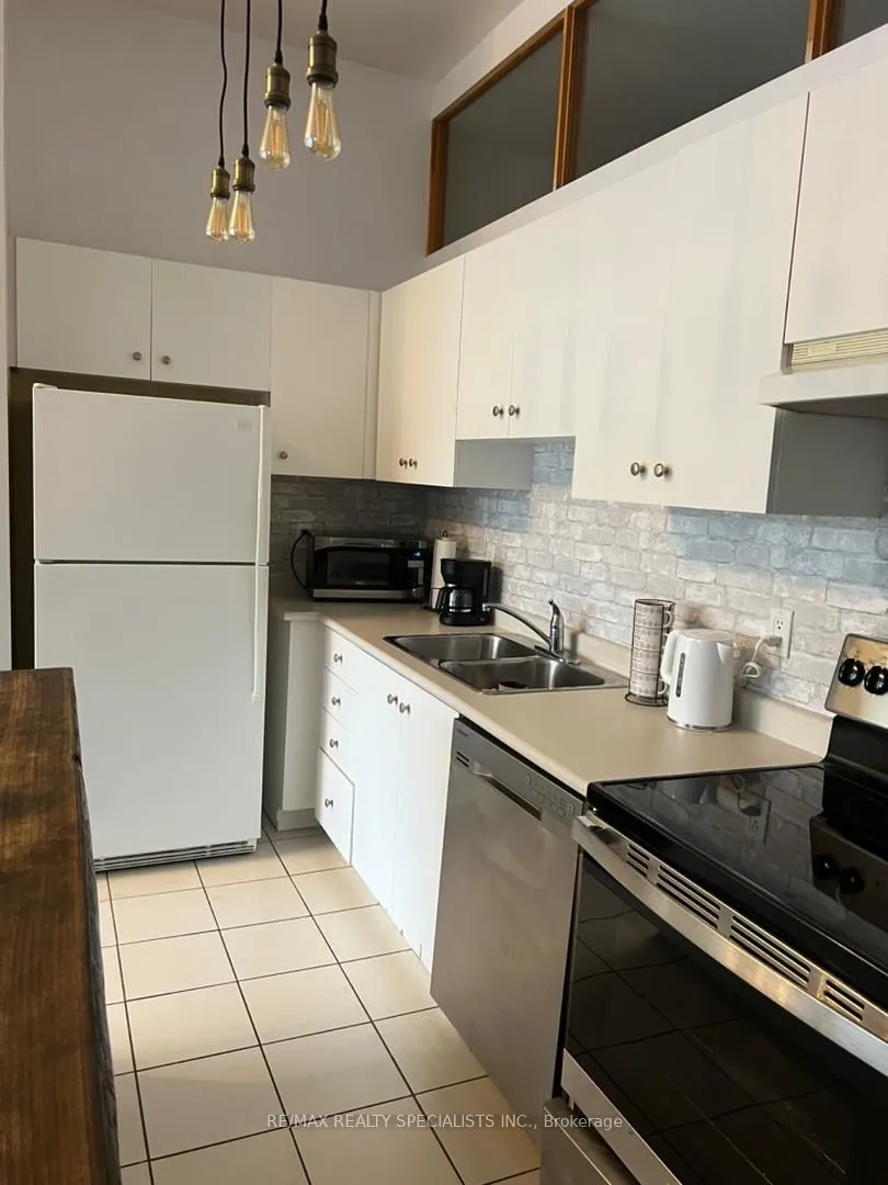 700 King Street W, #519