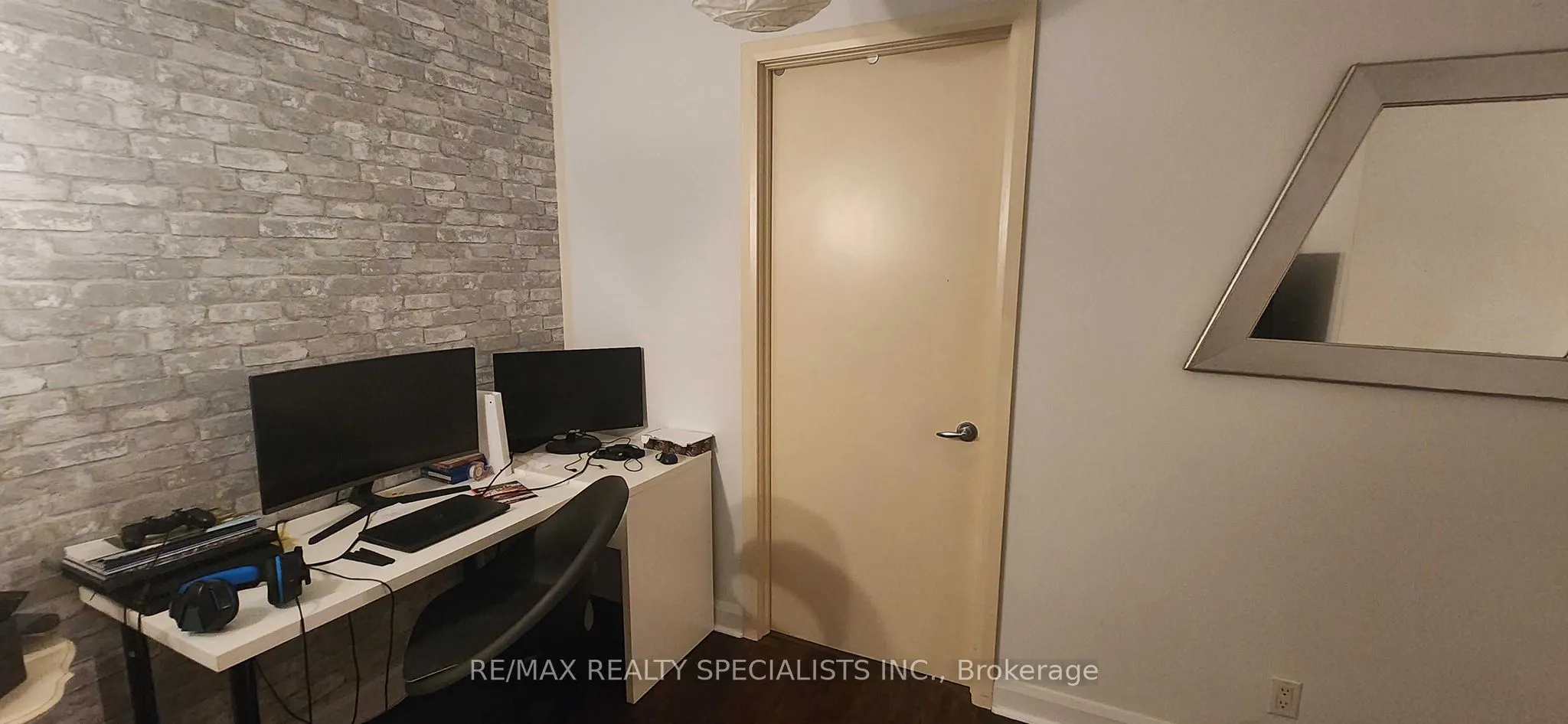 700 King Street W, #519
