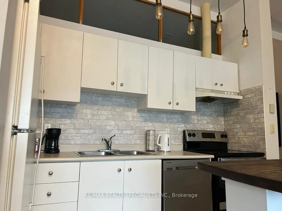 700 King Street W, #519