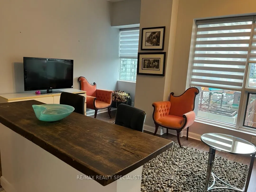 700 King Street W, #519