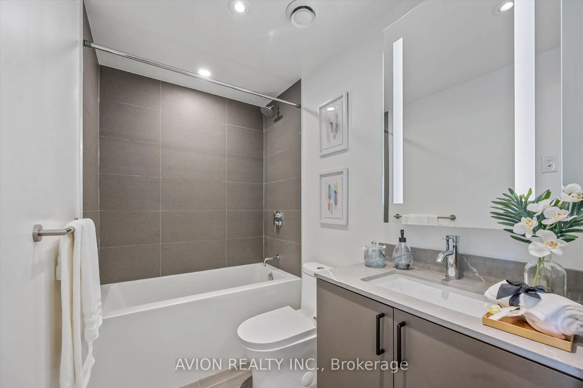 135 East Liberty Street, #2609