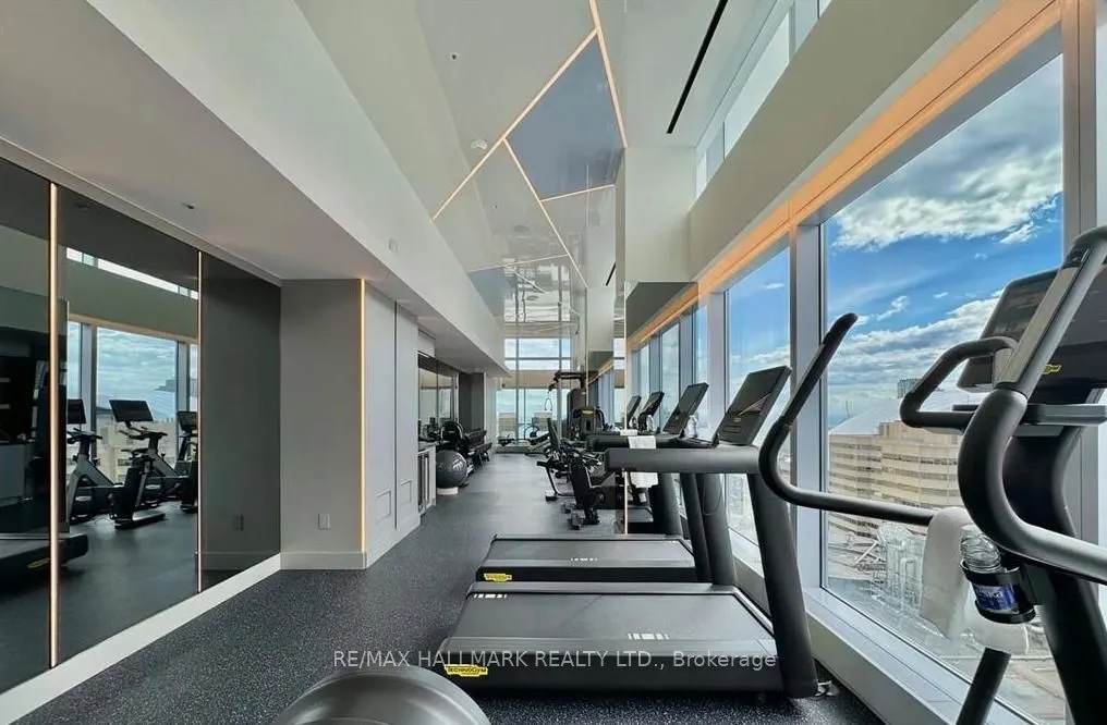 183 Wellington Street W, #3303