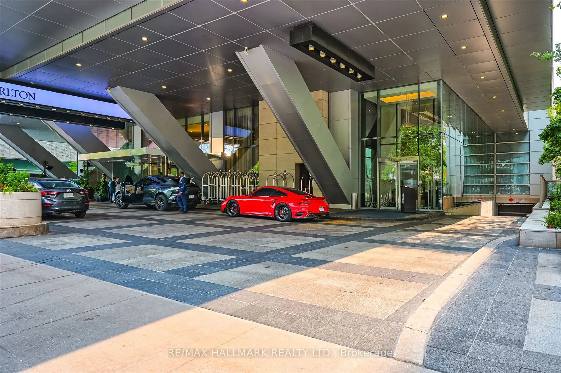 183 Wellington Street W, #3303