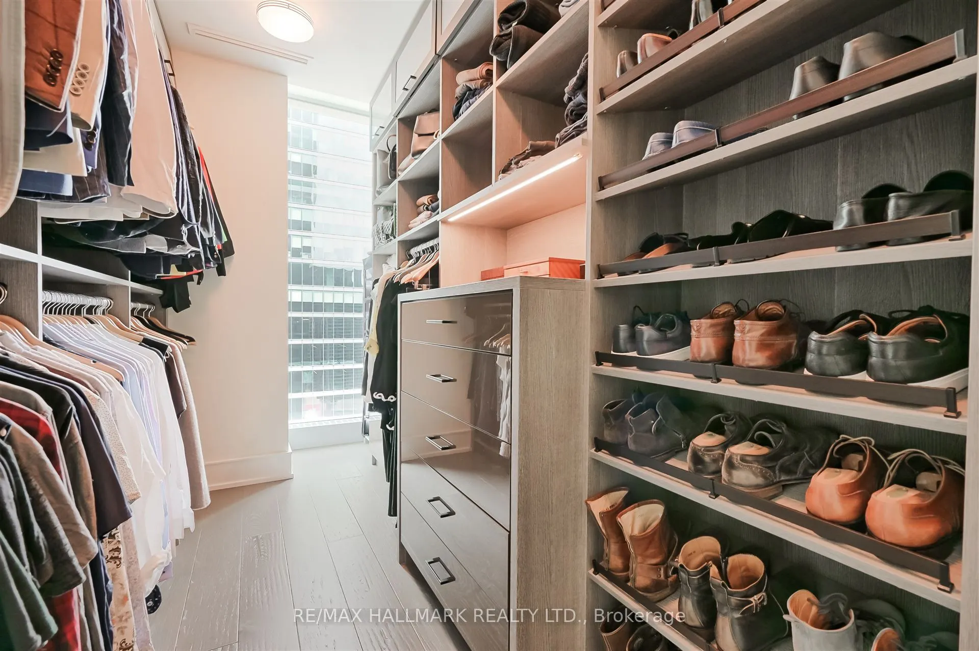 183 Wellington Street W, #3303