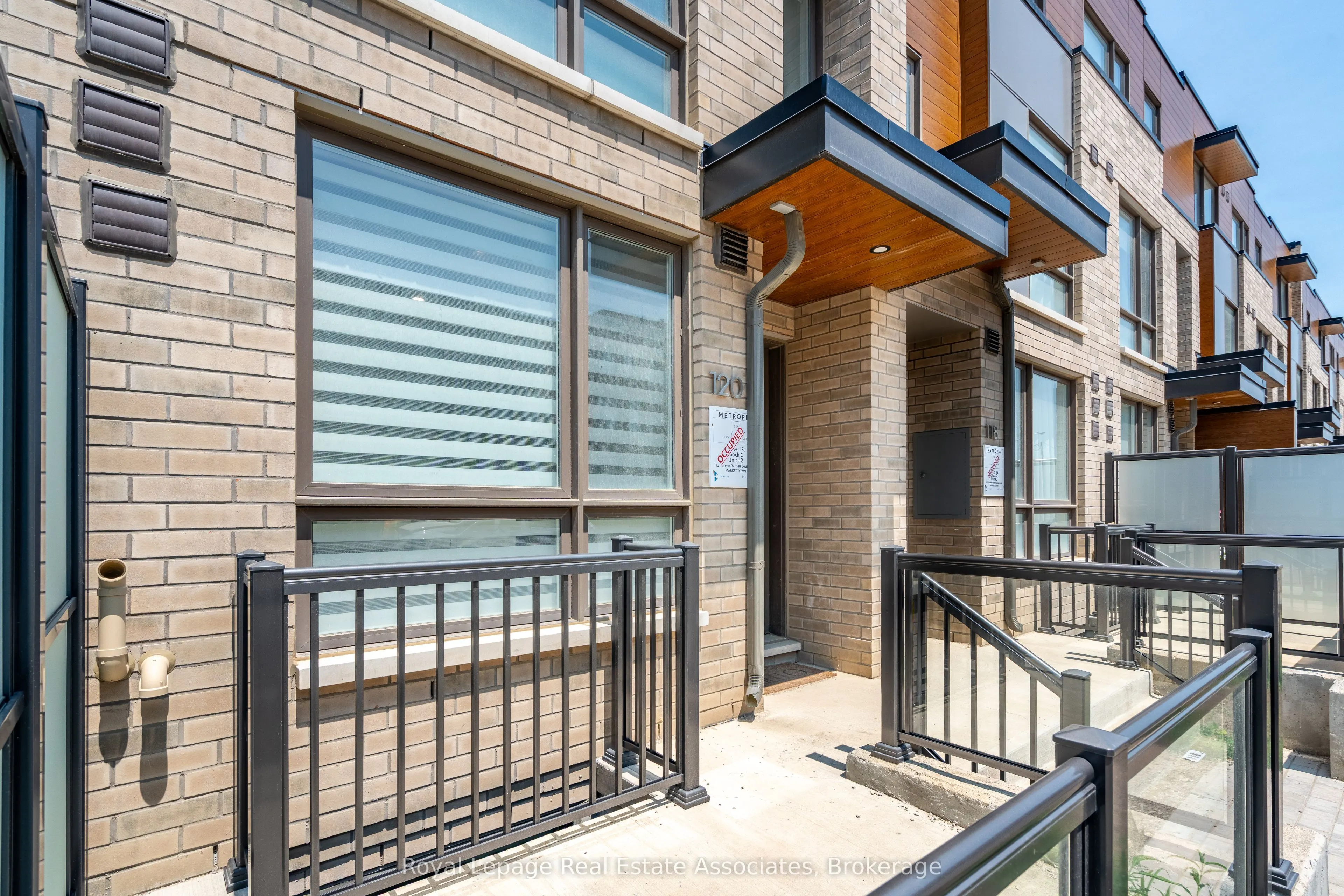 120 Green Gardens Boulevard