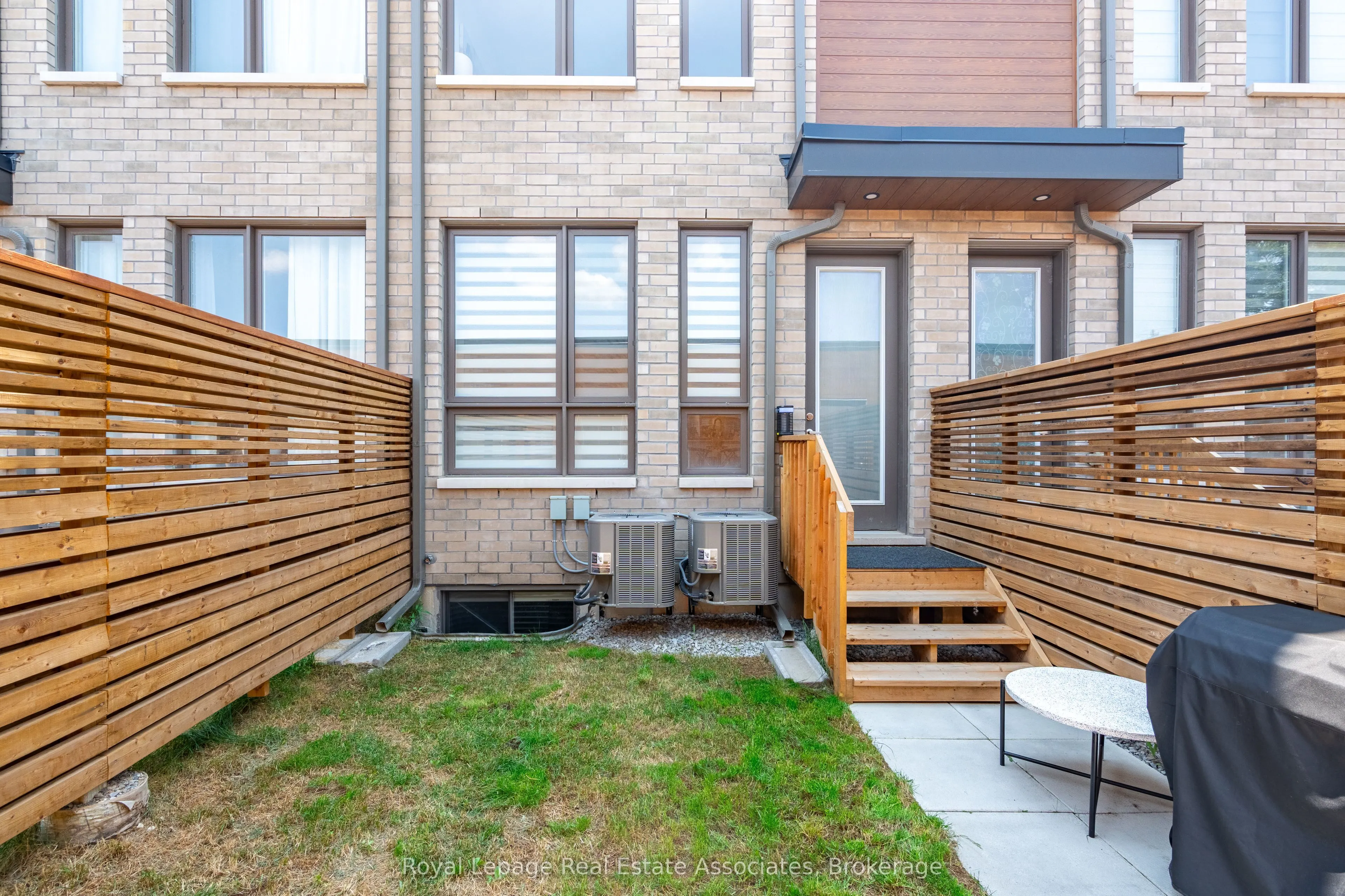 120 Green Gardens Boulevard