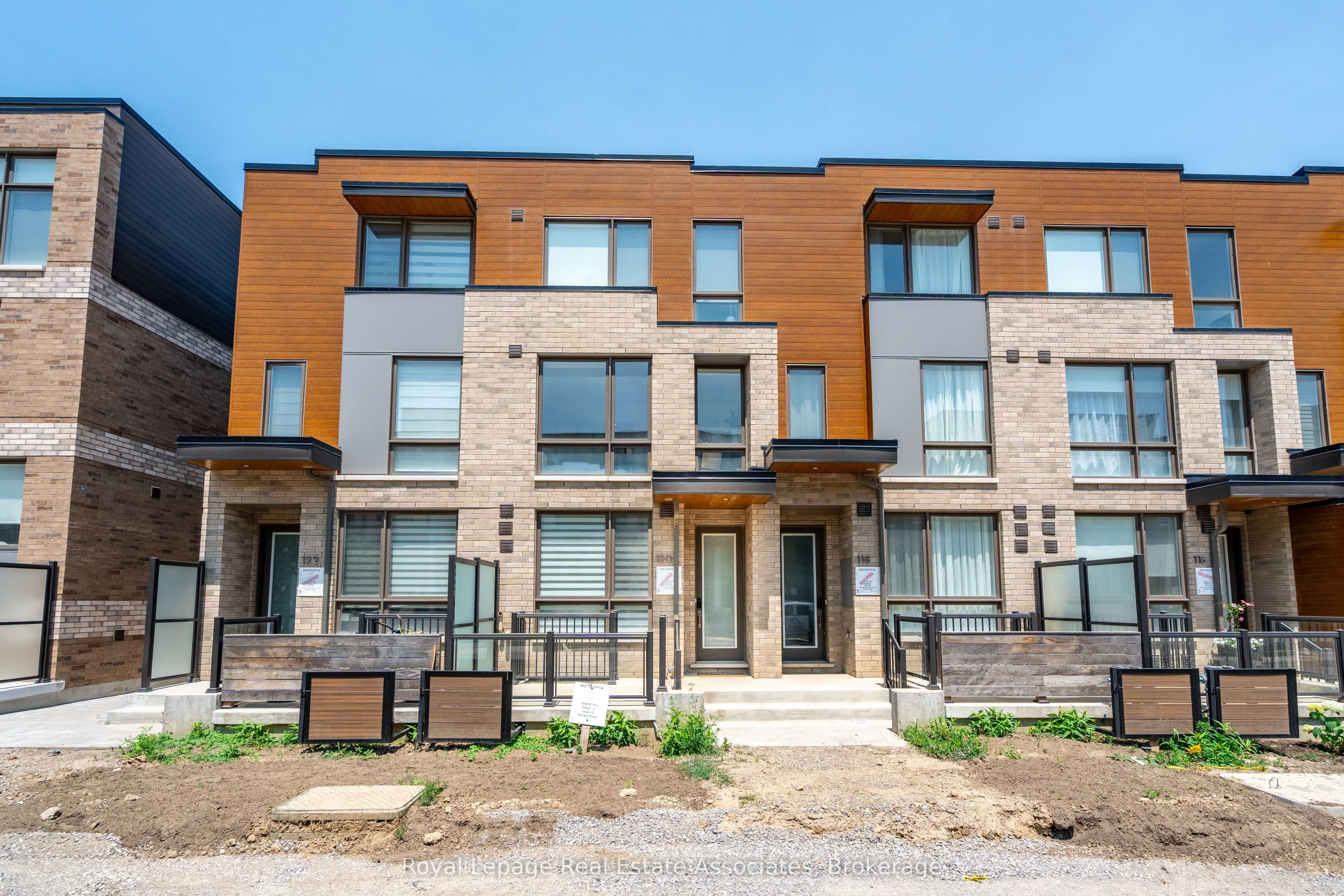 120 Green Gardens Boulevard