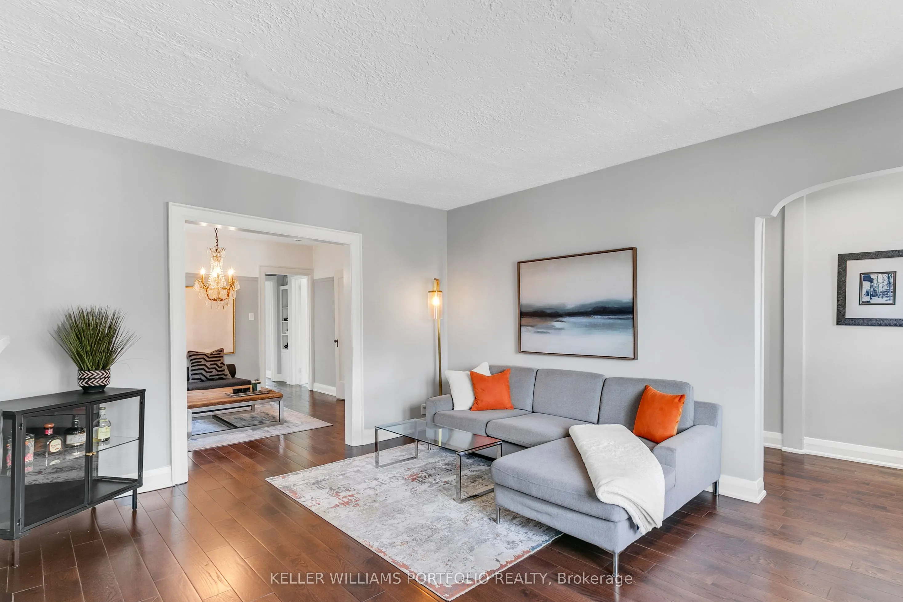 229 Manor Road E