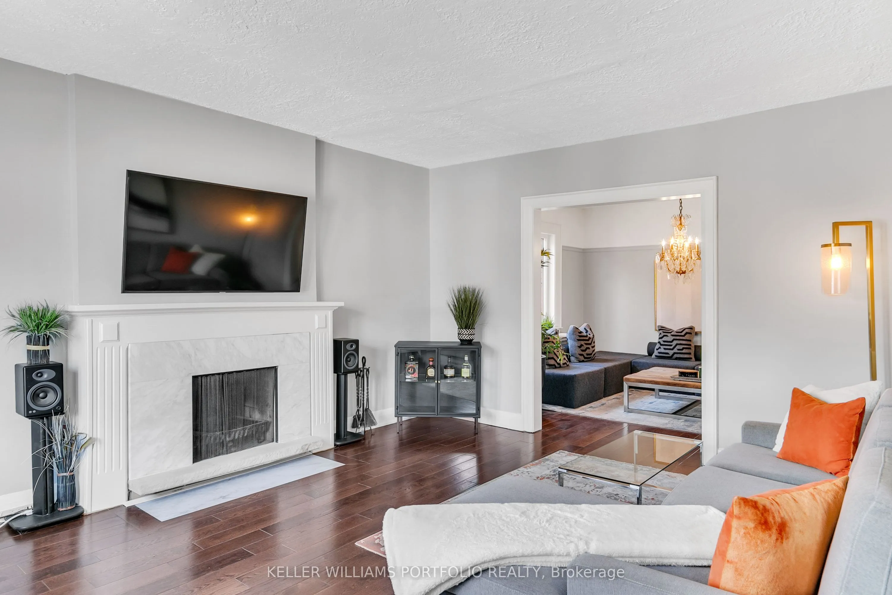 229 Manor Road E