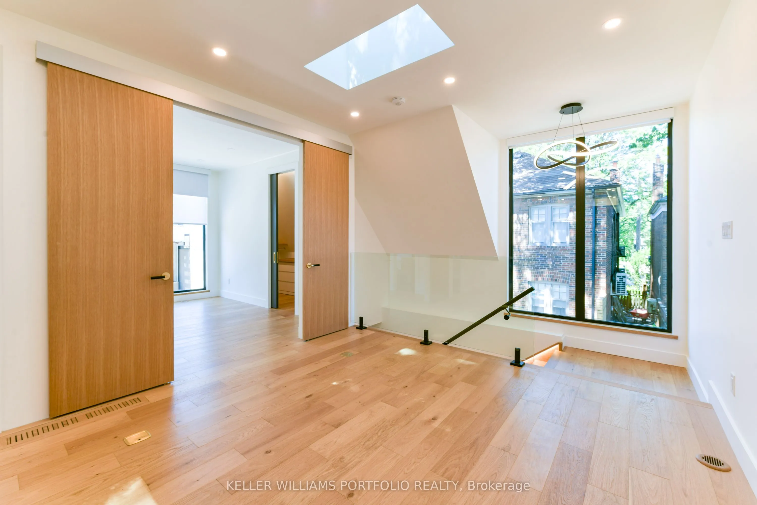 229 Manor Road E