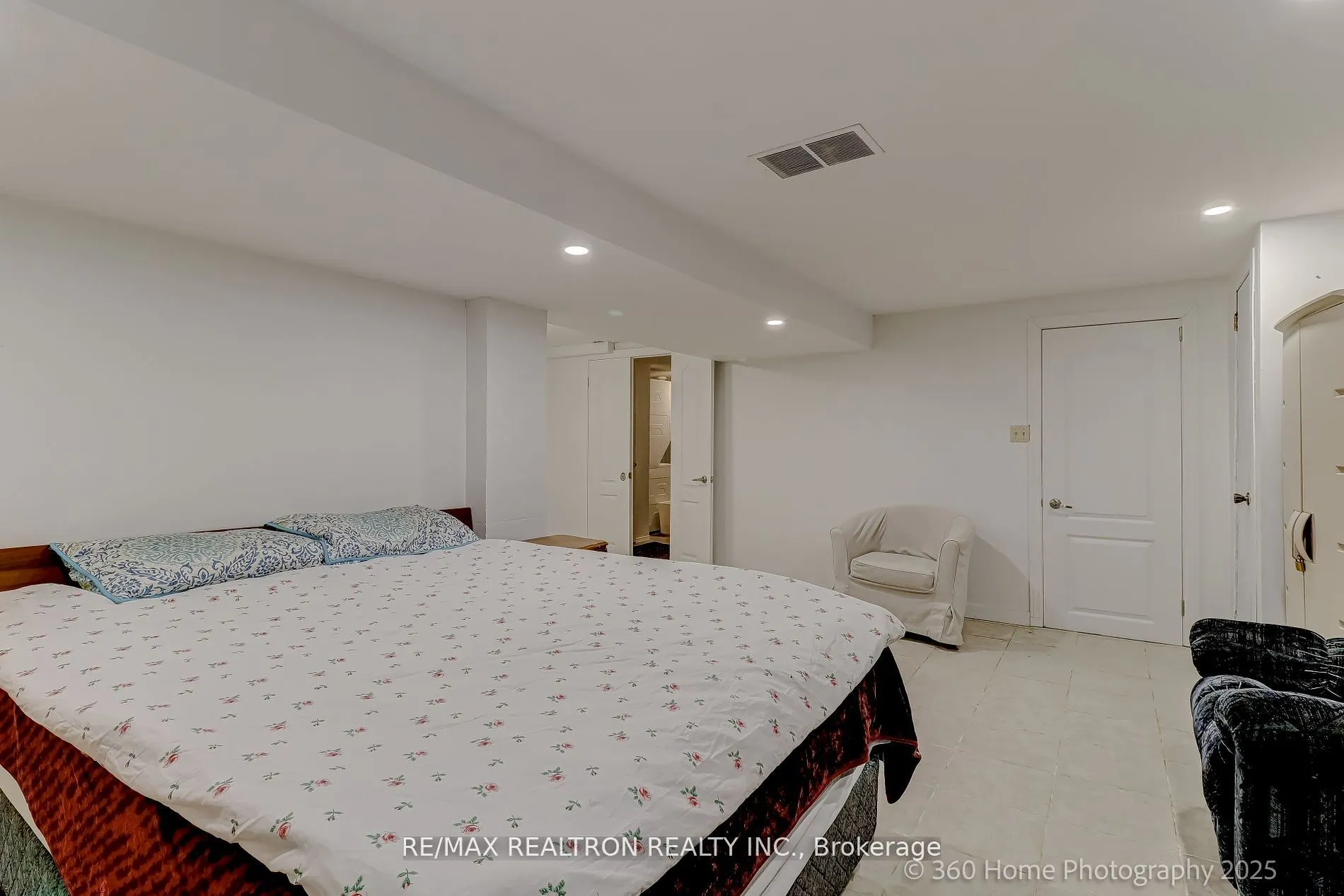119 Regina Avenue