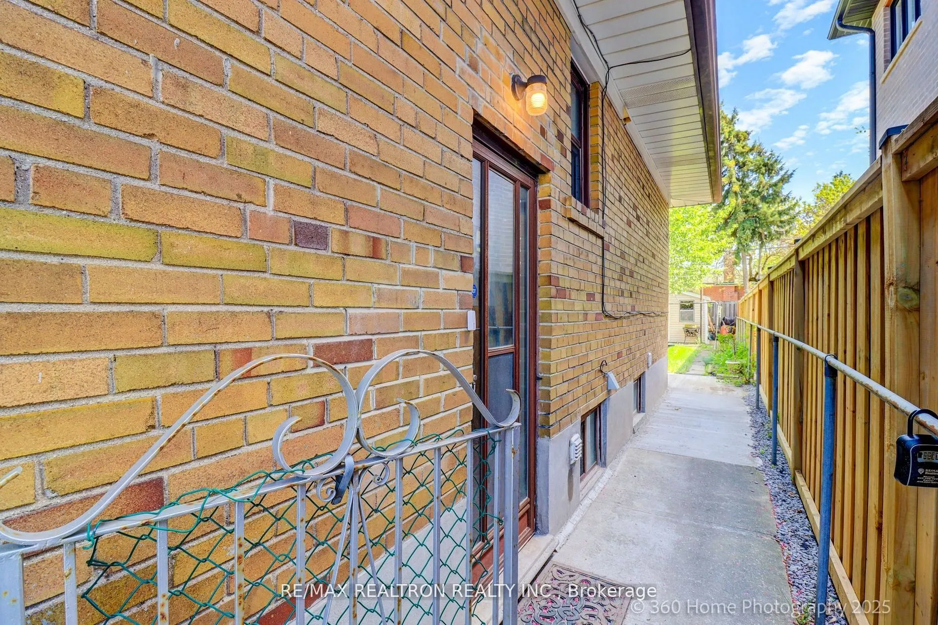 119 Regina Avenue