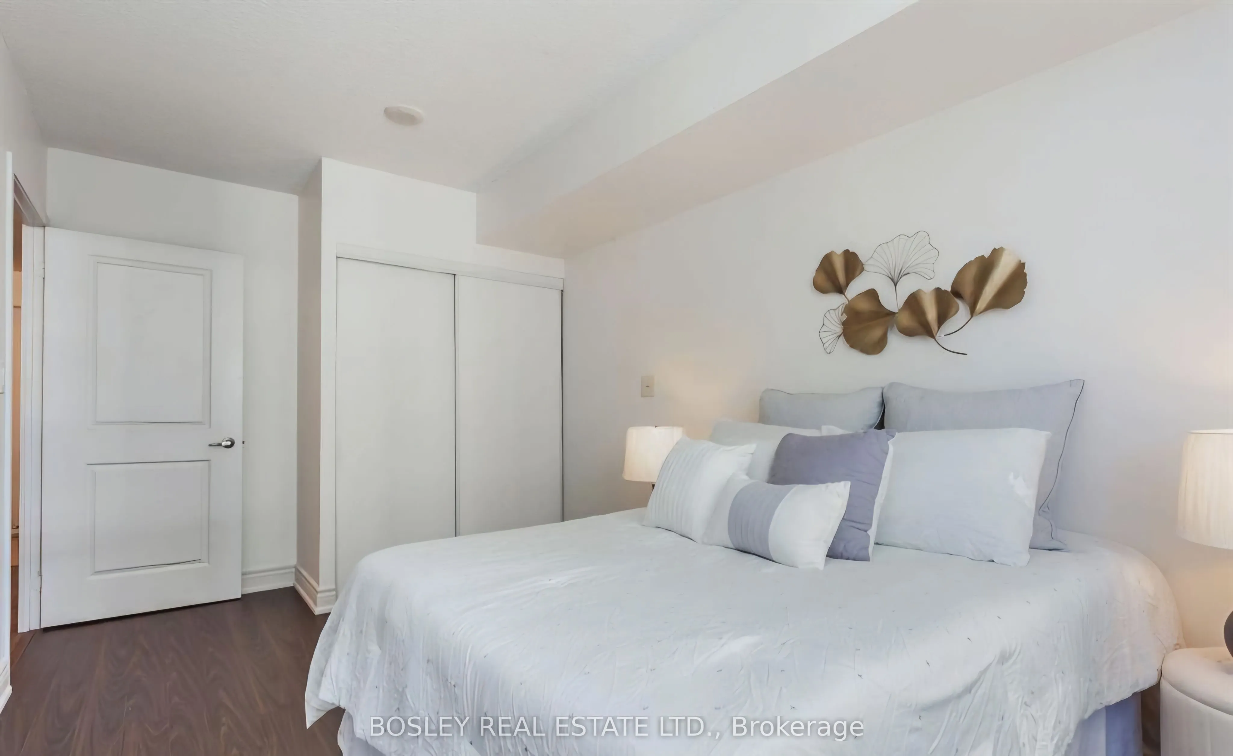5793 Yonge Street, #216