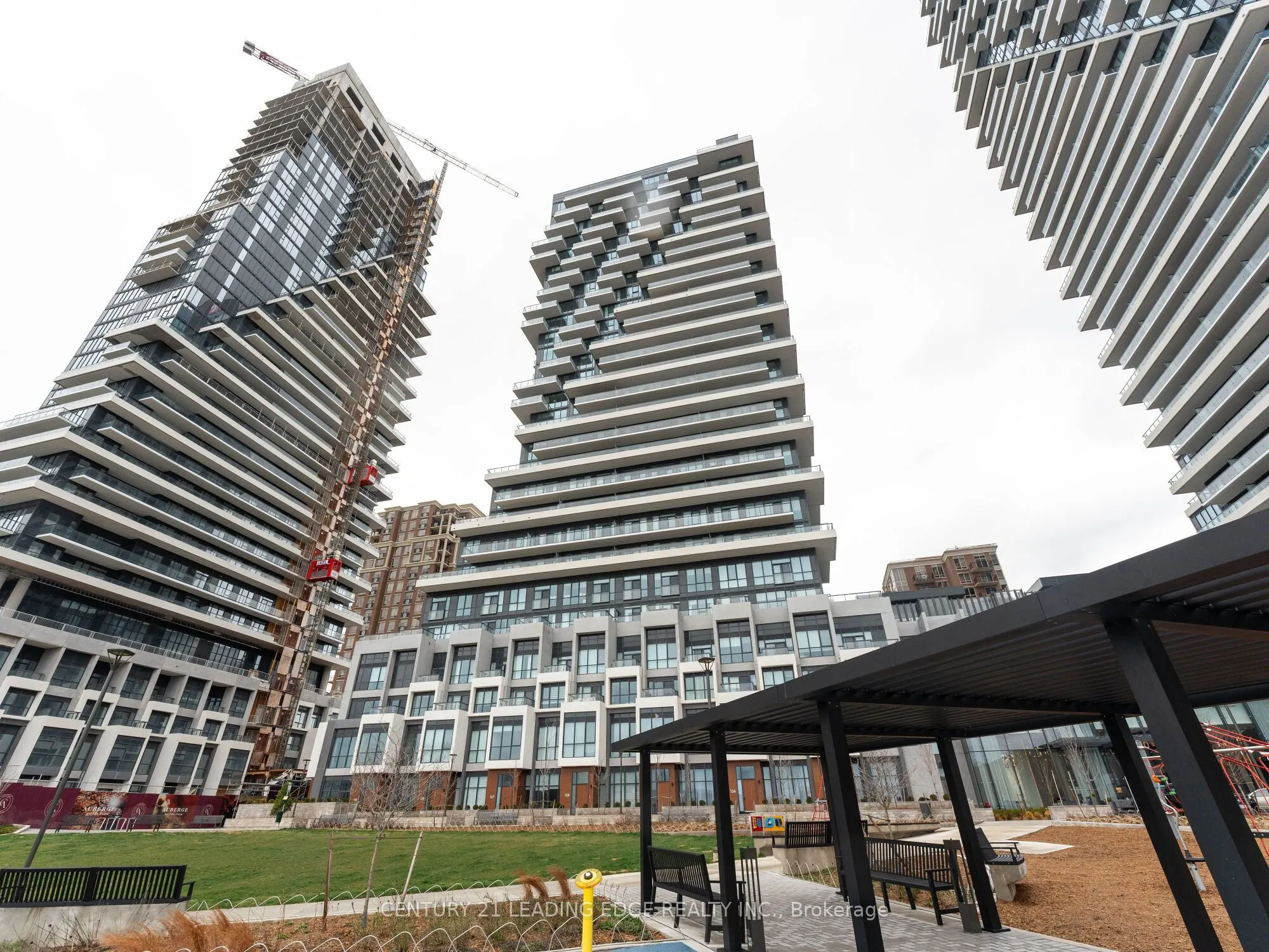 20 Inn On The Park Drive E, #1439