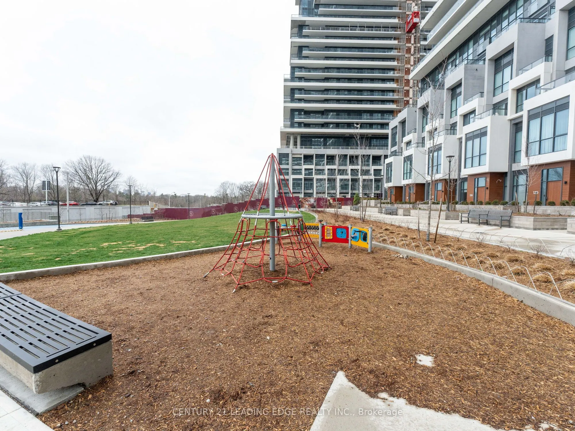 20 Inn On The Park Drive E, #1439