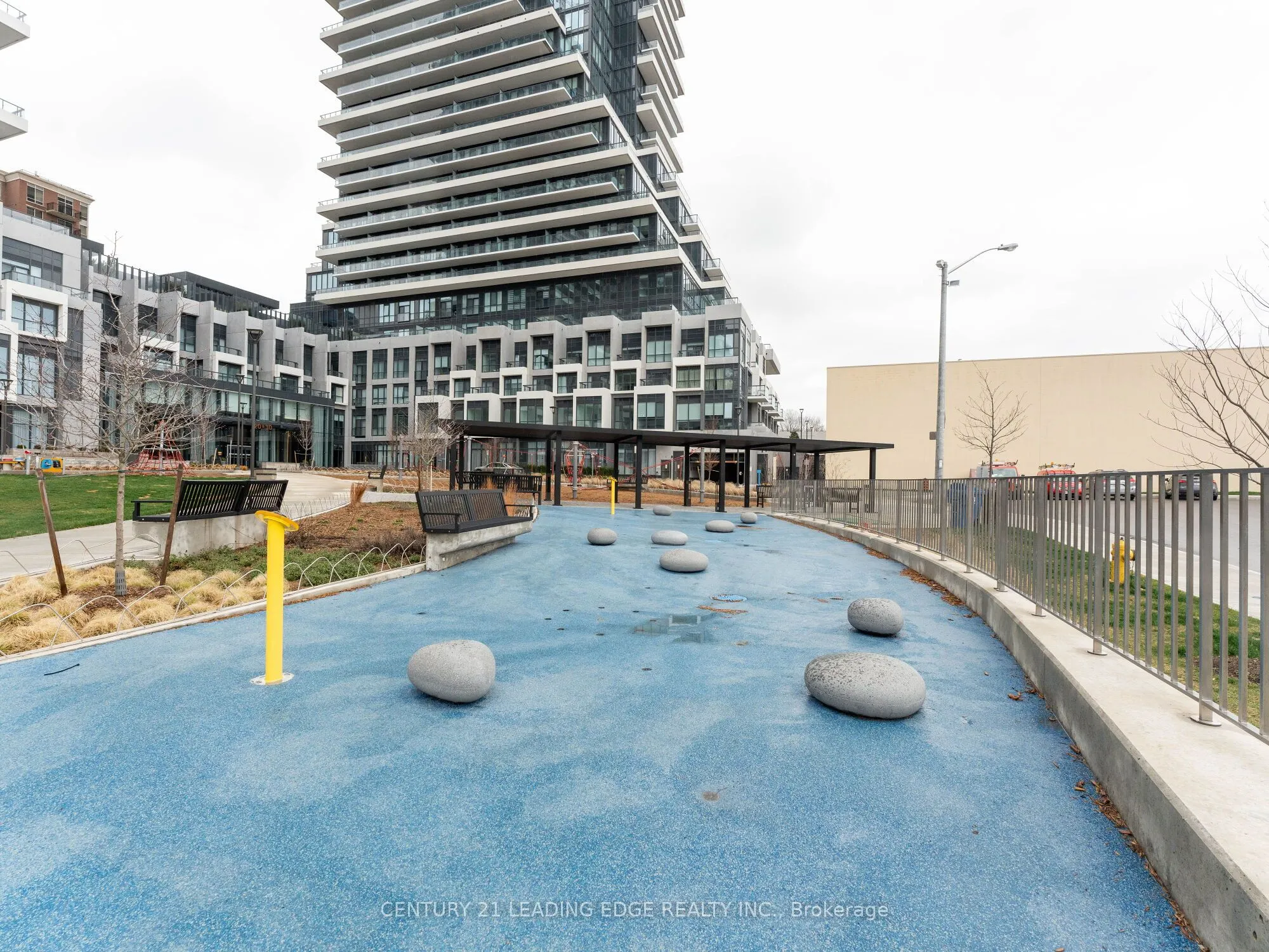 20 Inn On The Park Drive E, #1439