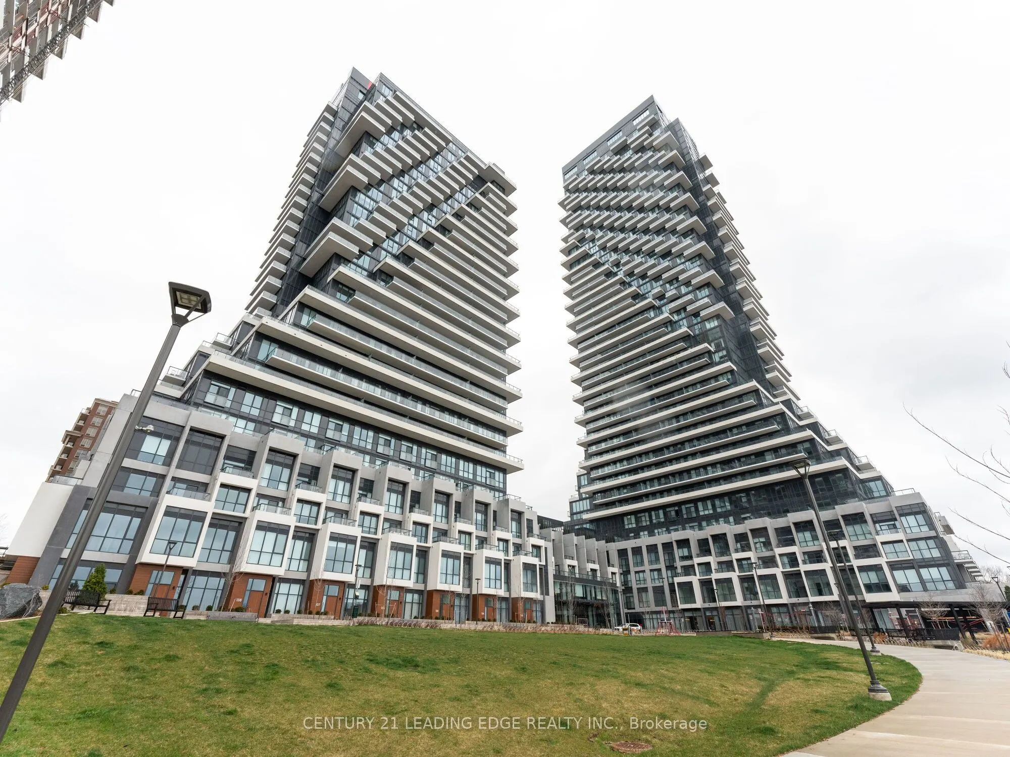 20 Inn On The Park Drive E, #1439