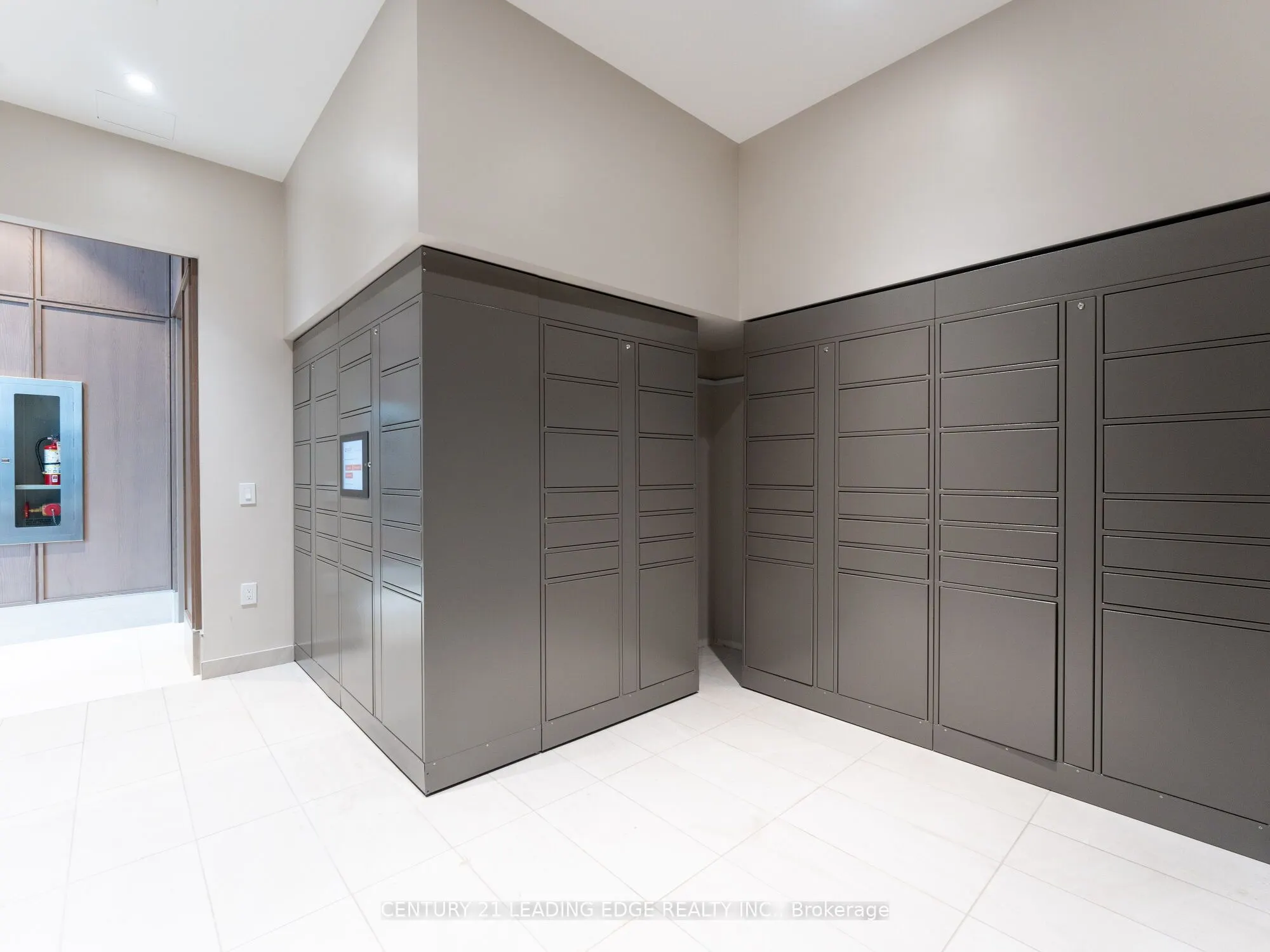 20 Inn On The Park Drive E, #1439