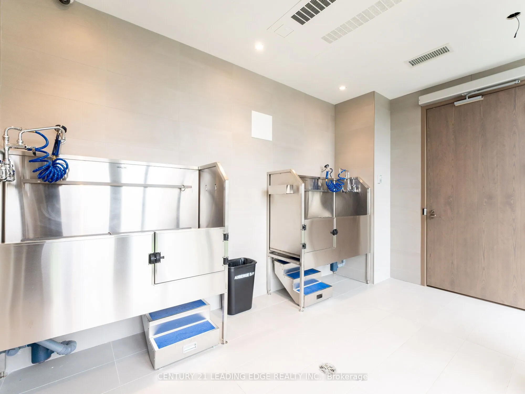 20 Inn On The Park Drive E, #1439