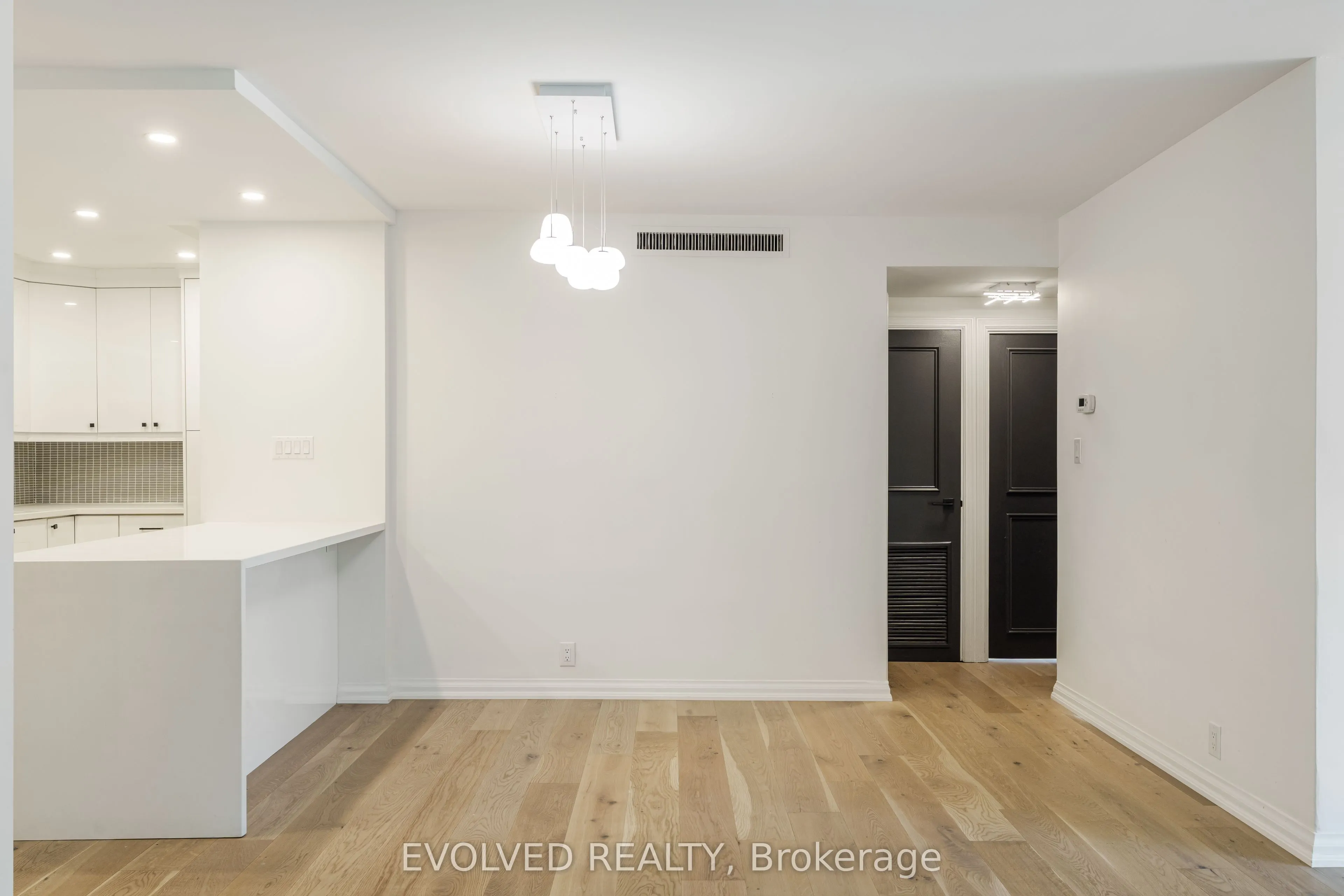 350 Lonsdale Road, #508