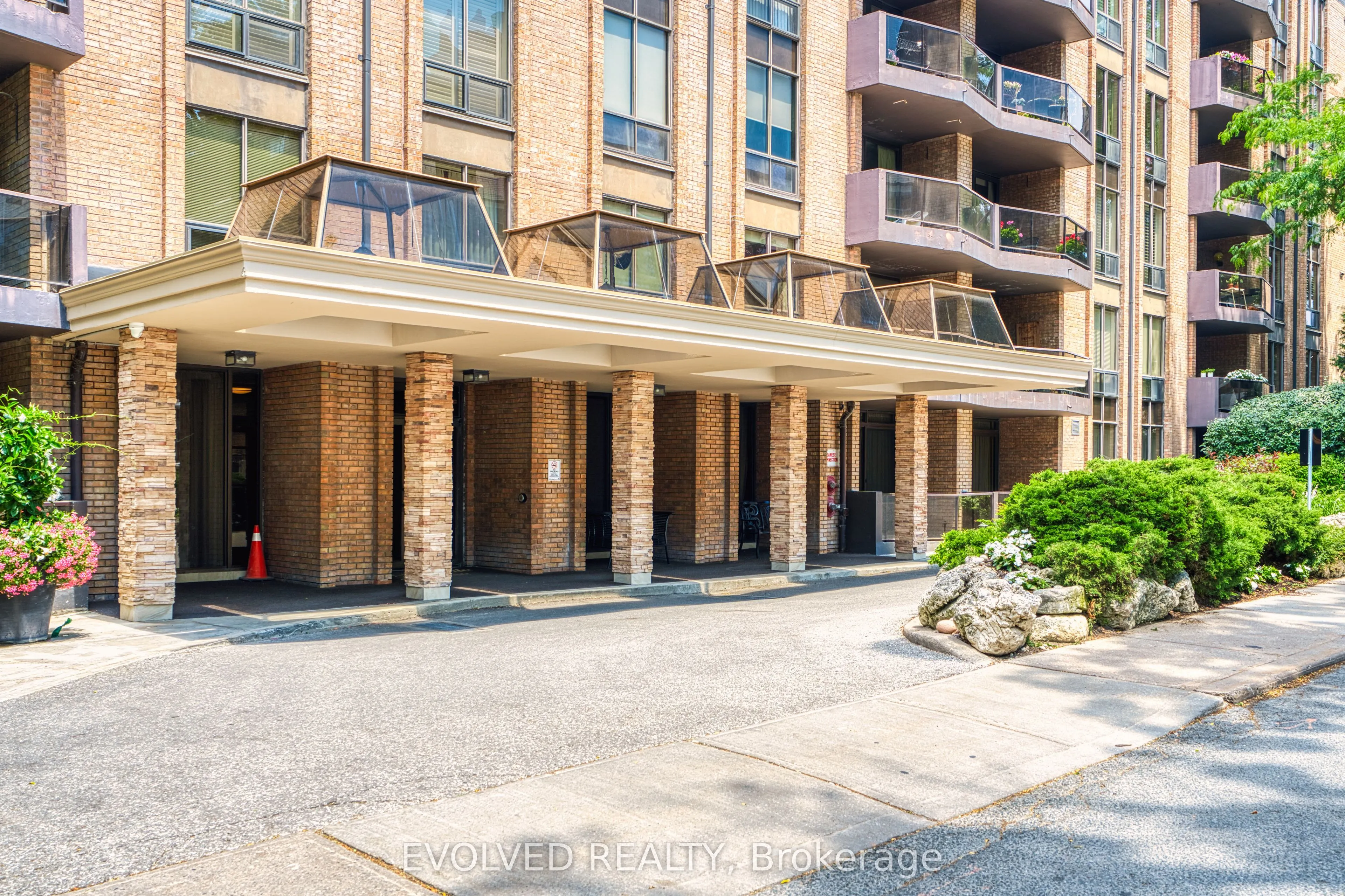 350 Lonsdale Road, #508