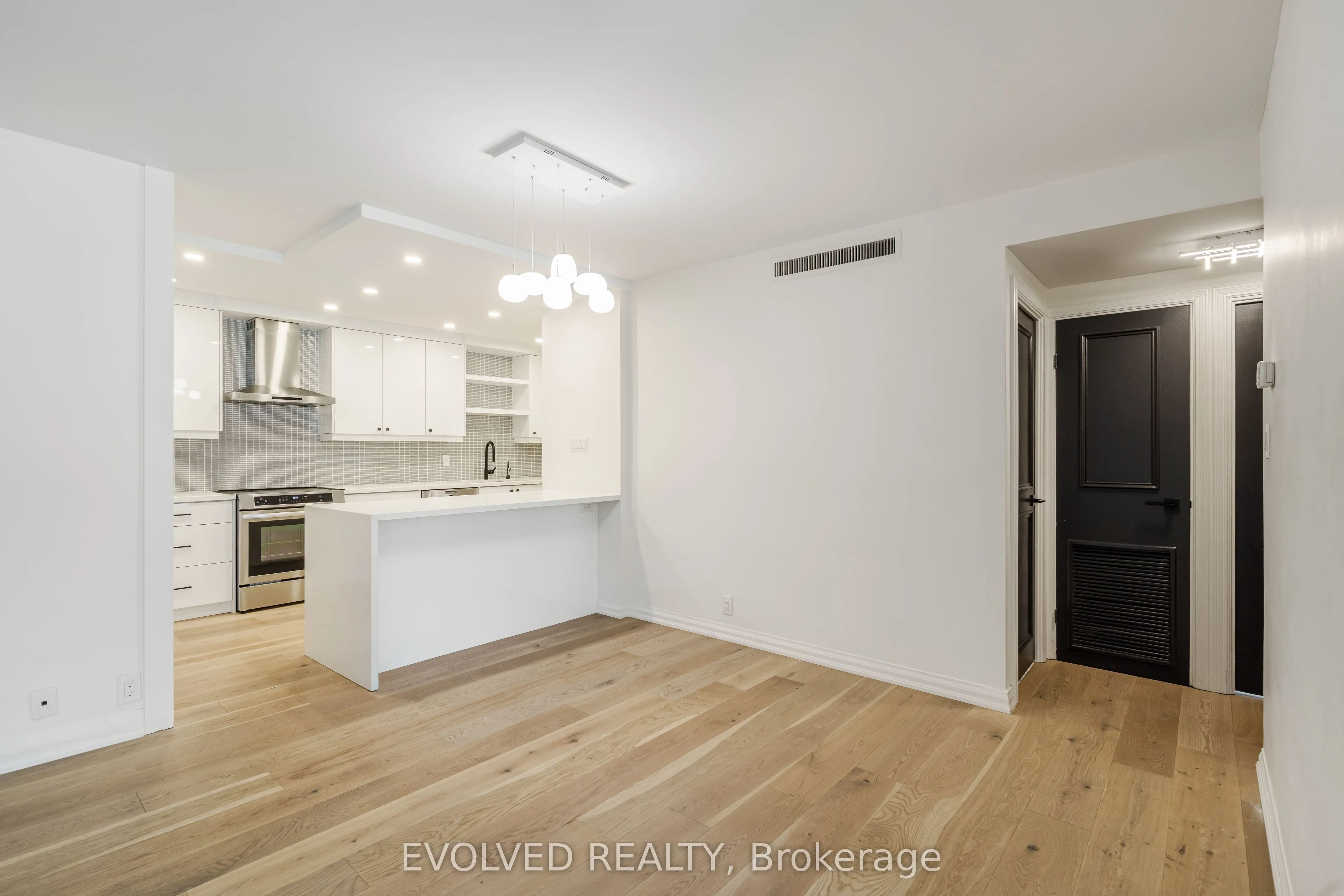 350 Lonsdale Road, #508
