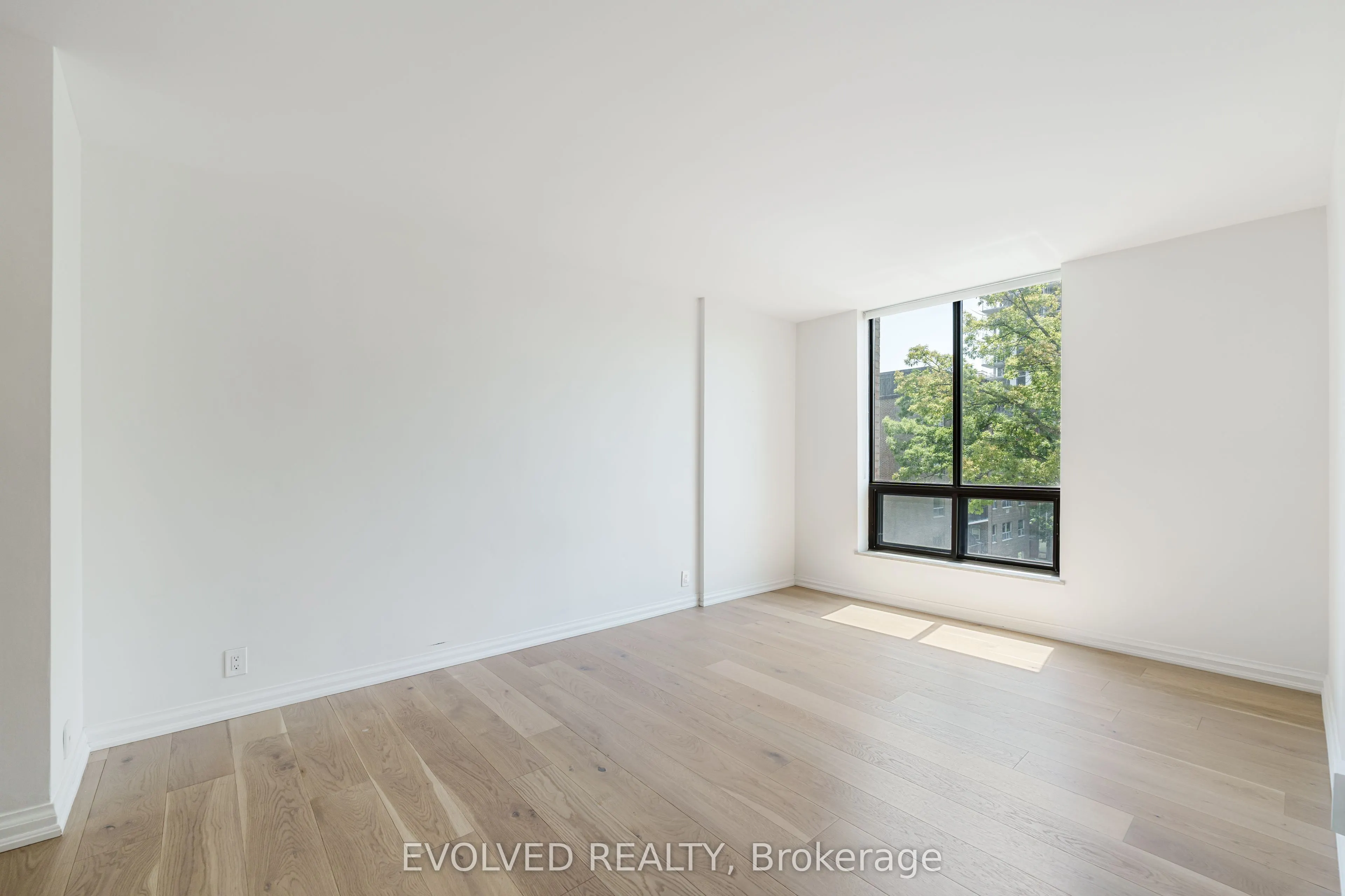 350 Lonsdale Road, #508