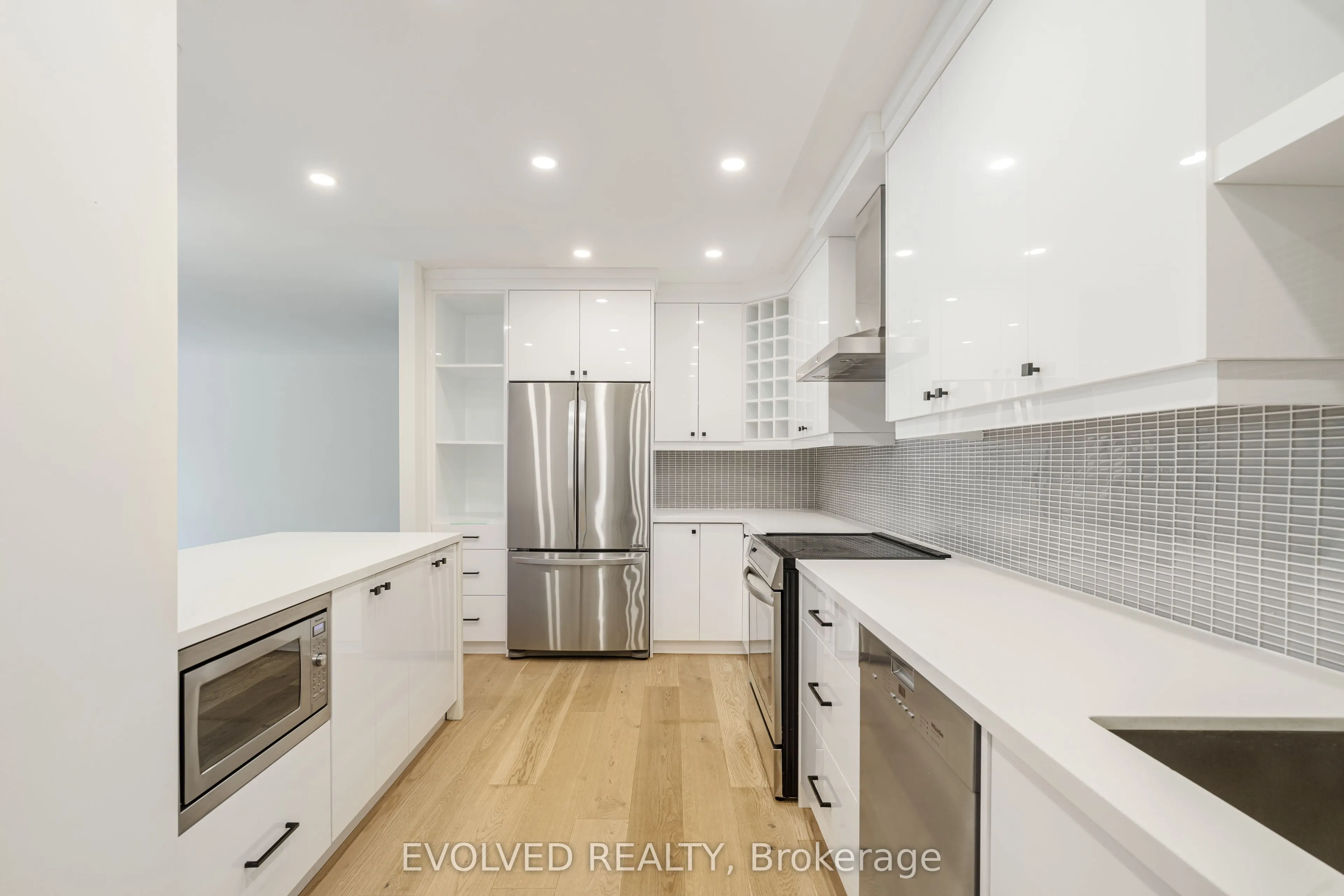 350 Lonsdale Road, #508