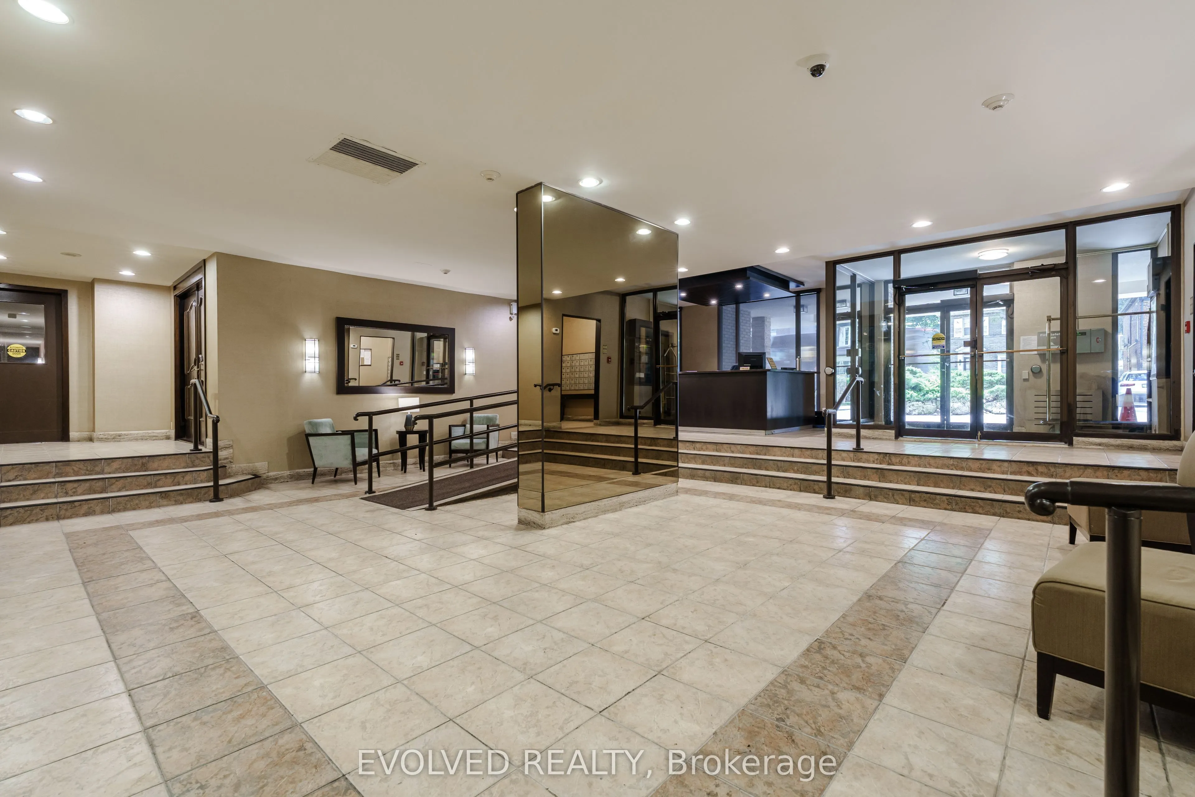 350 Lonsdale Road, #508