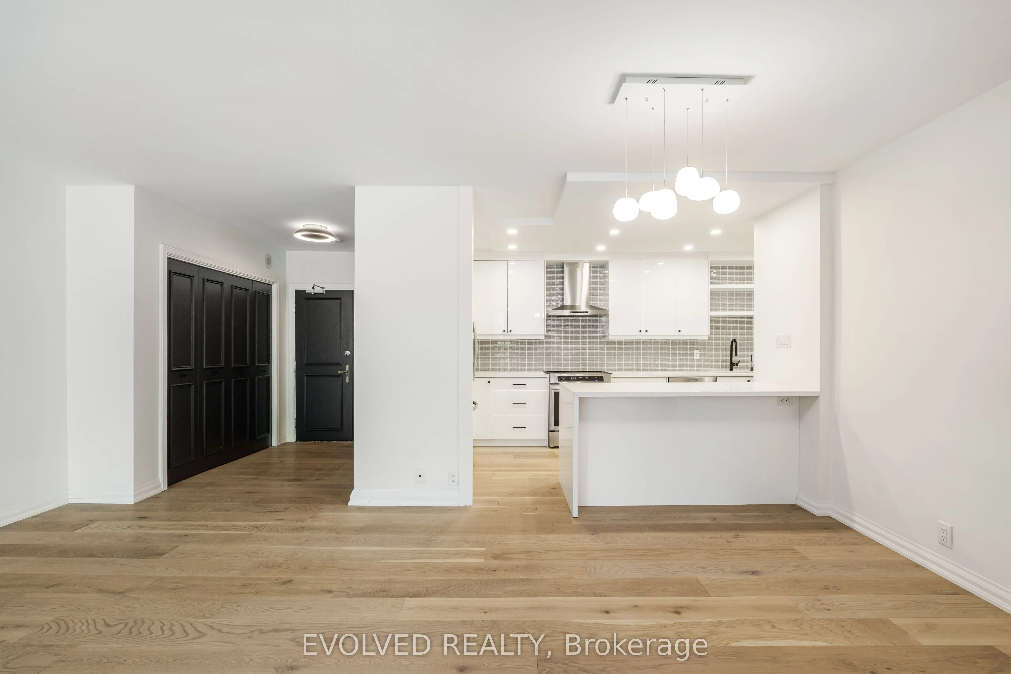 350 Lonsdale Road, #508