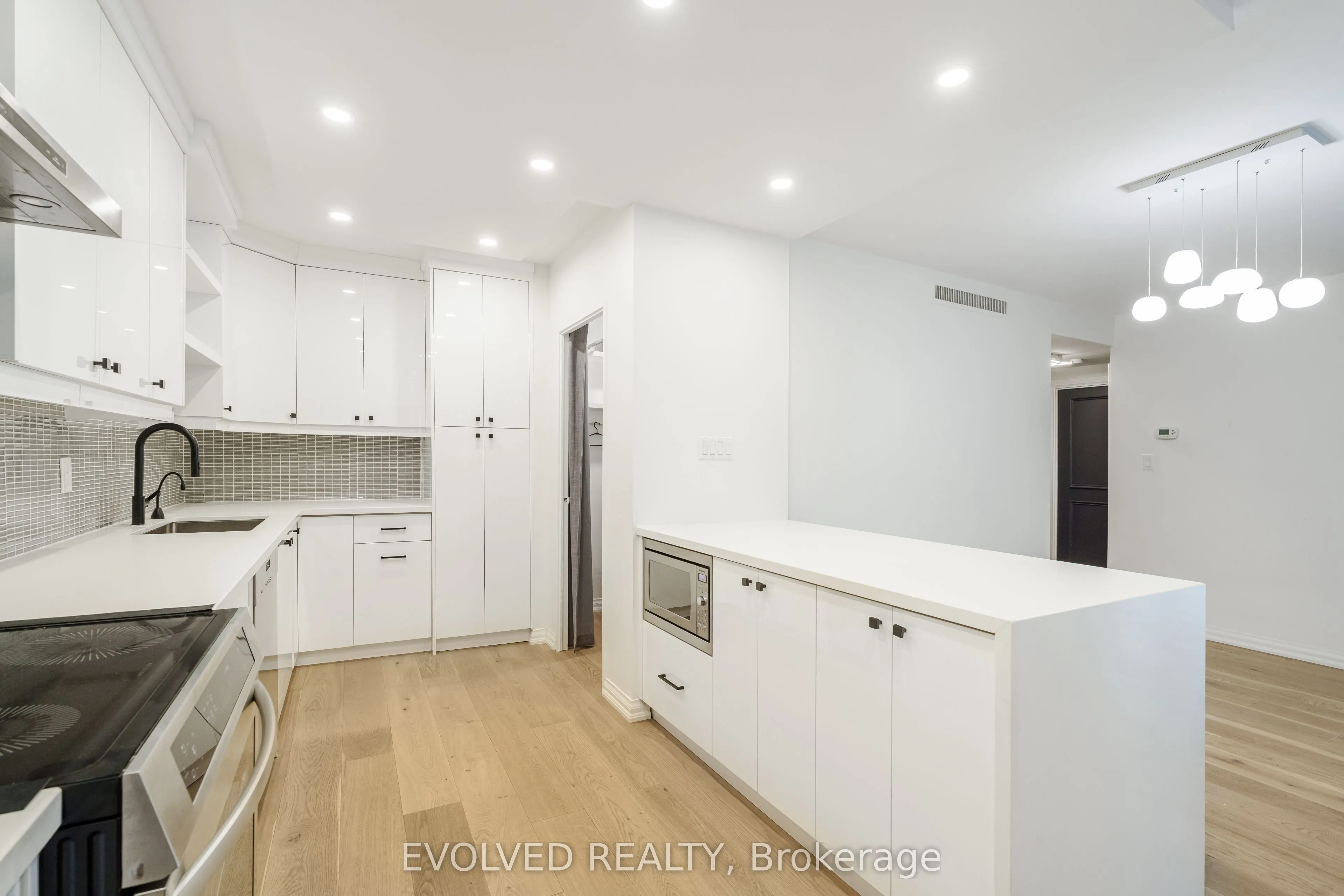 350 Lonsdale Road, #508