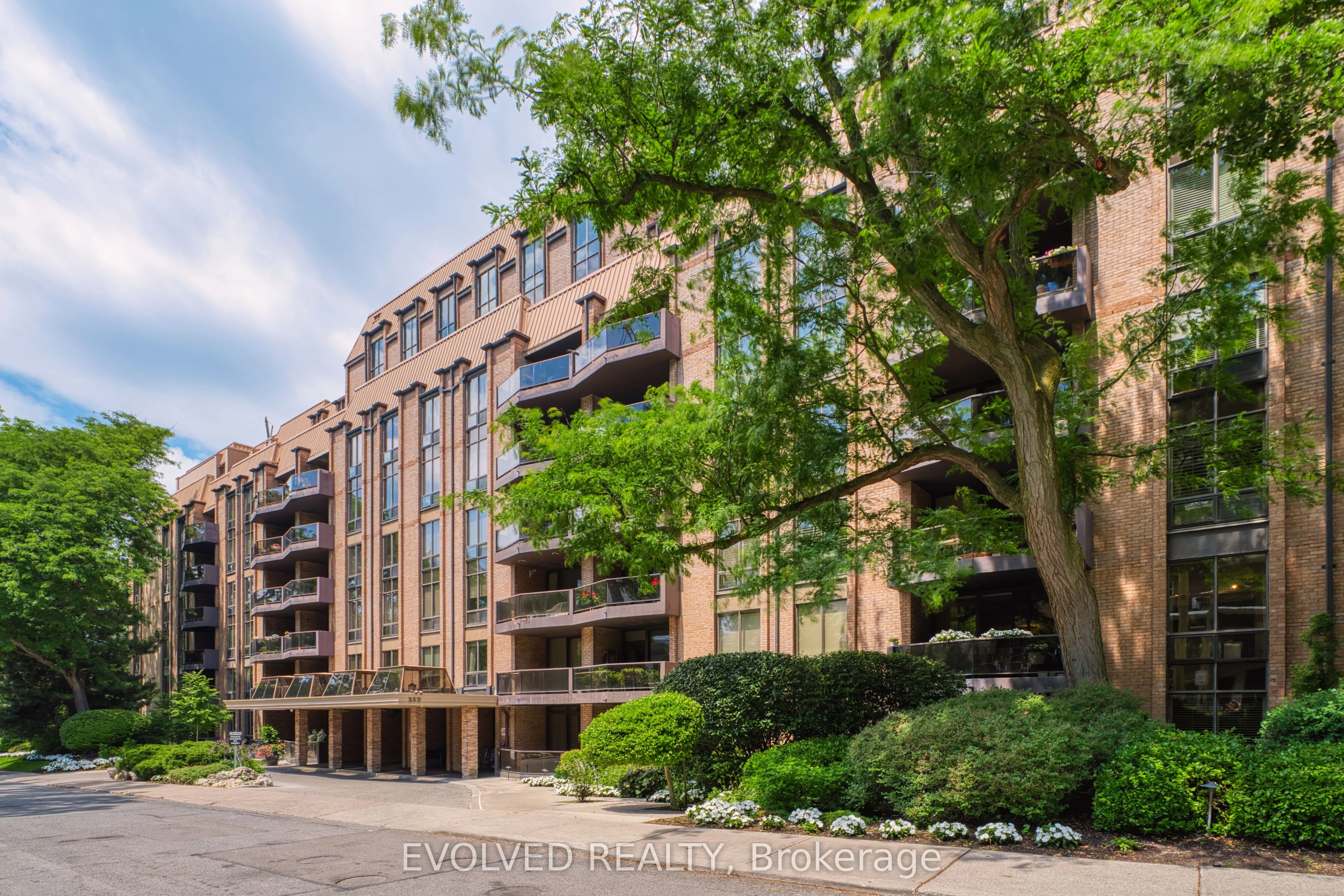 350 Lonsdale Road, #508