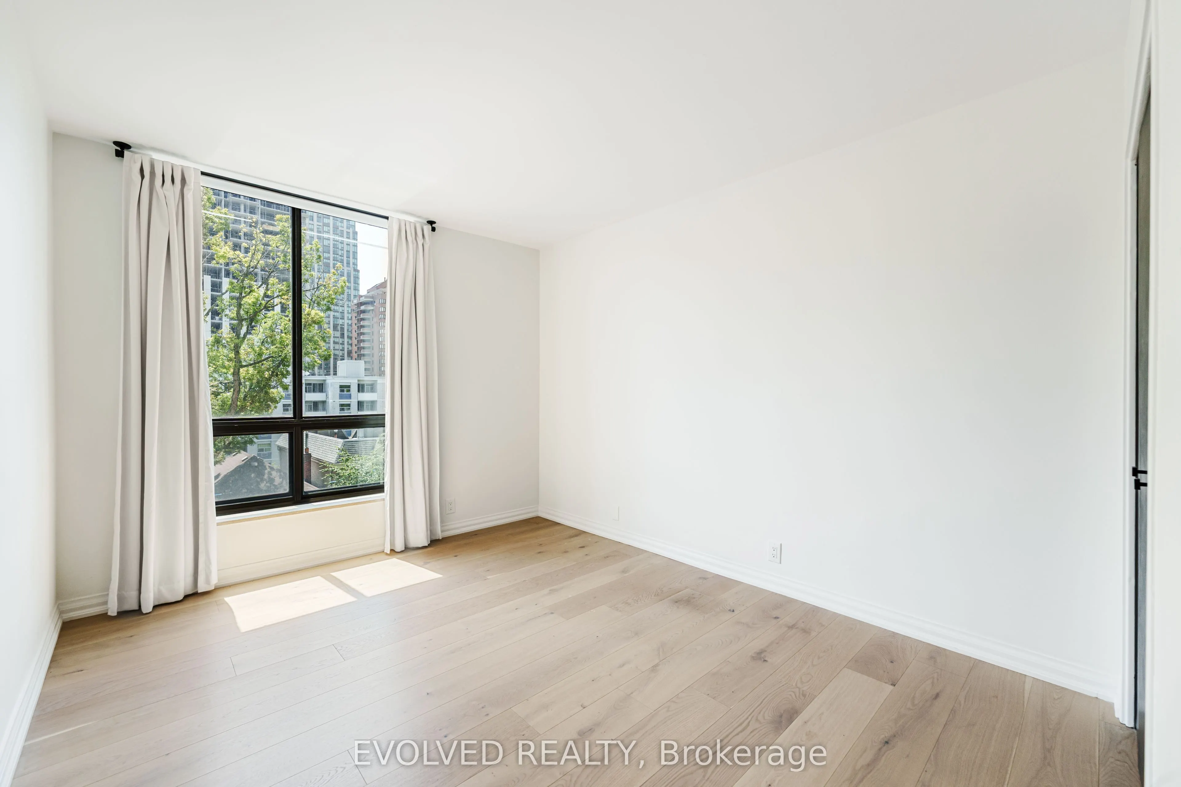 350 Lonsdale Road, #508
