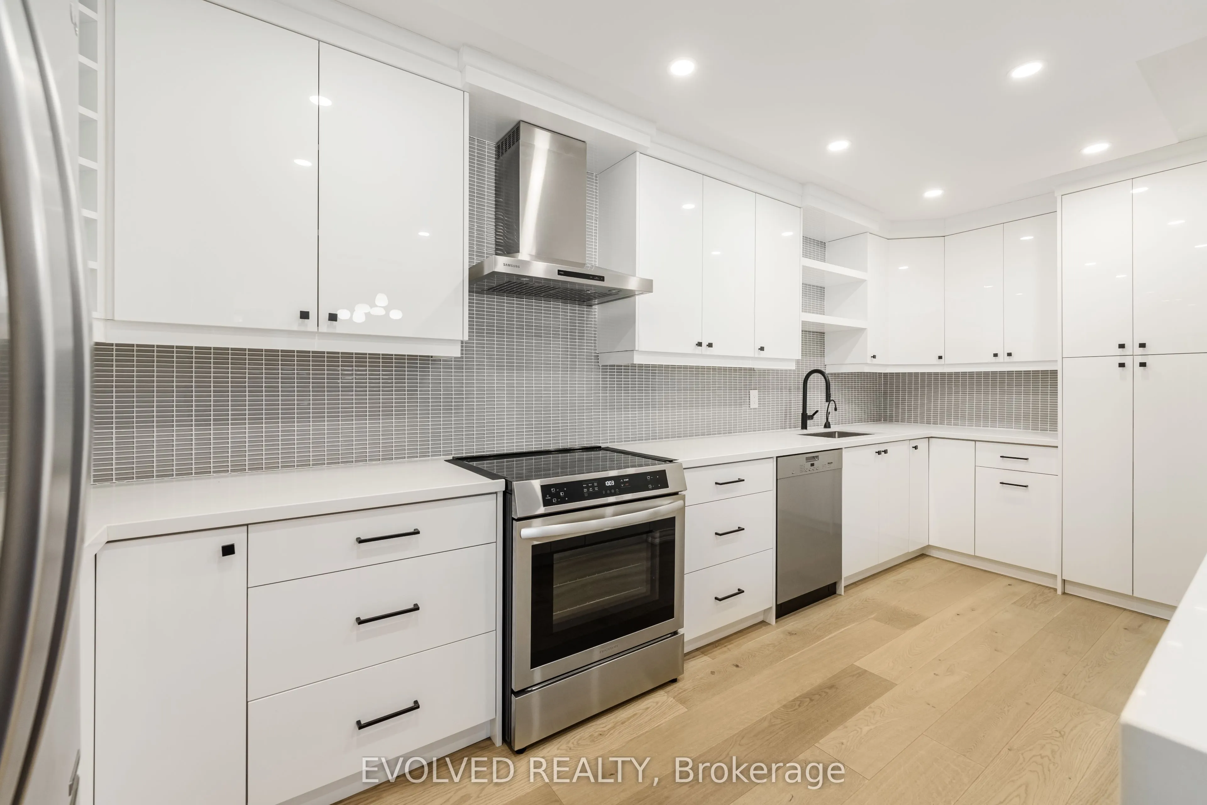 350 Lonsdale Road, #508