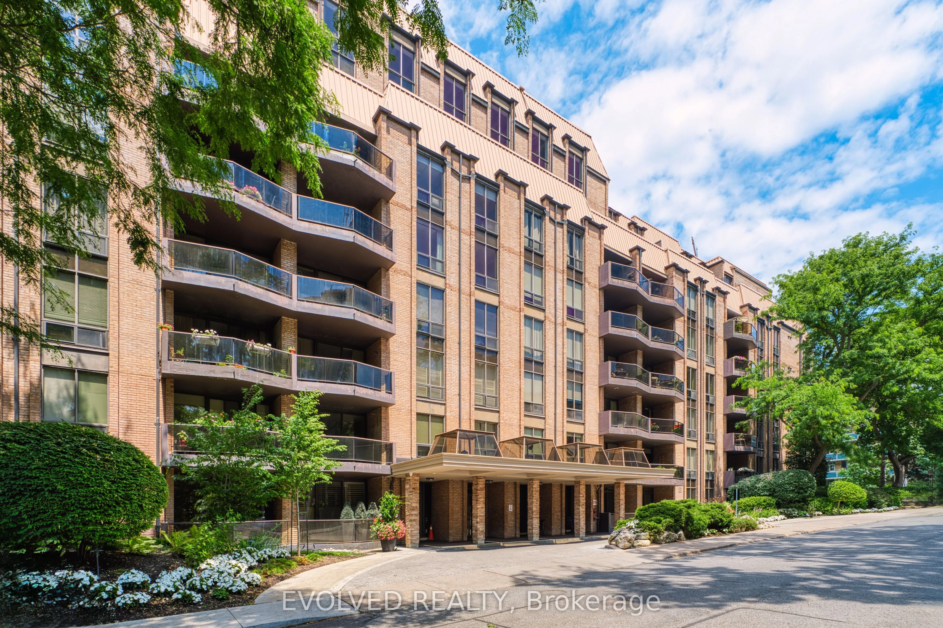 350 Lonsdale Road, #508