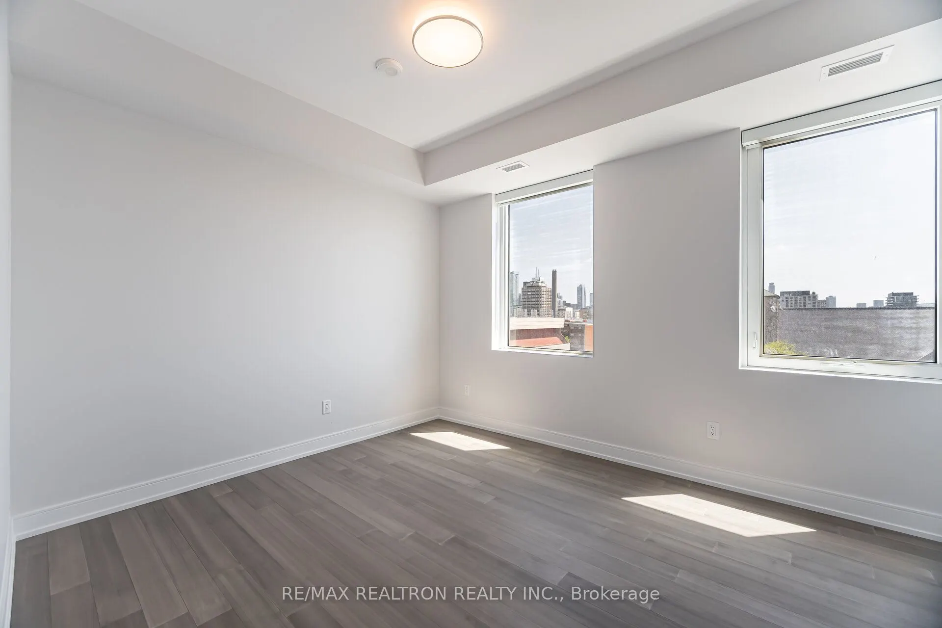 664 Spadina Avenue, #610